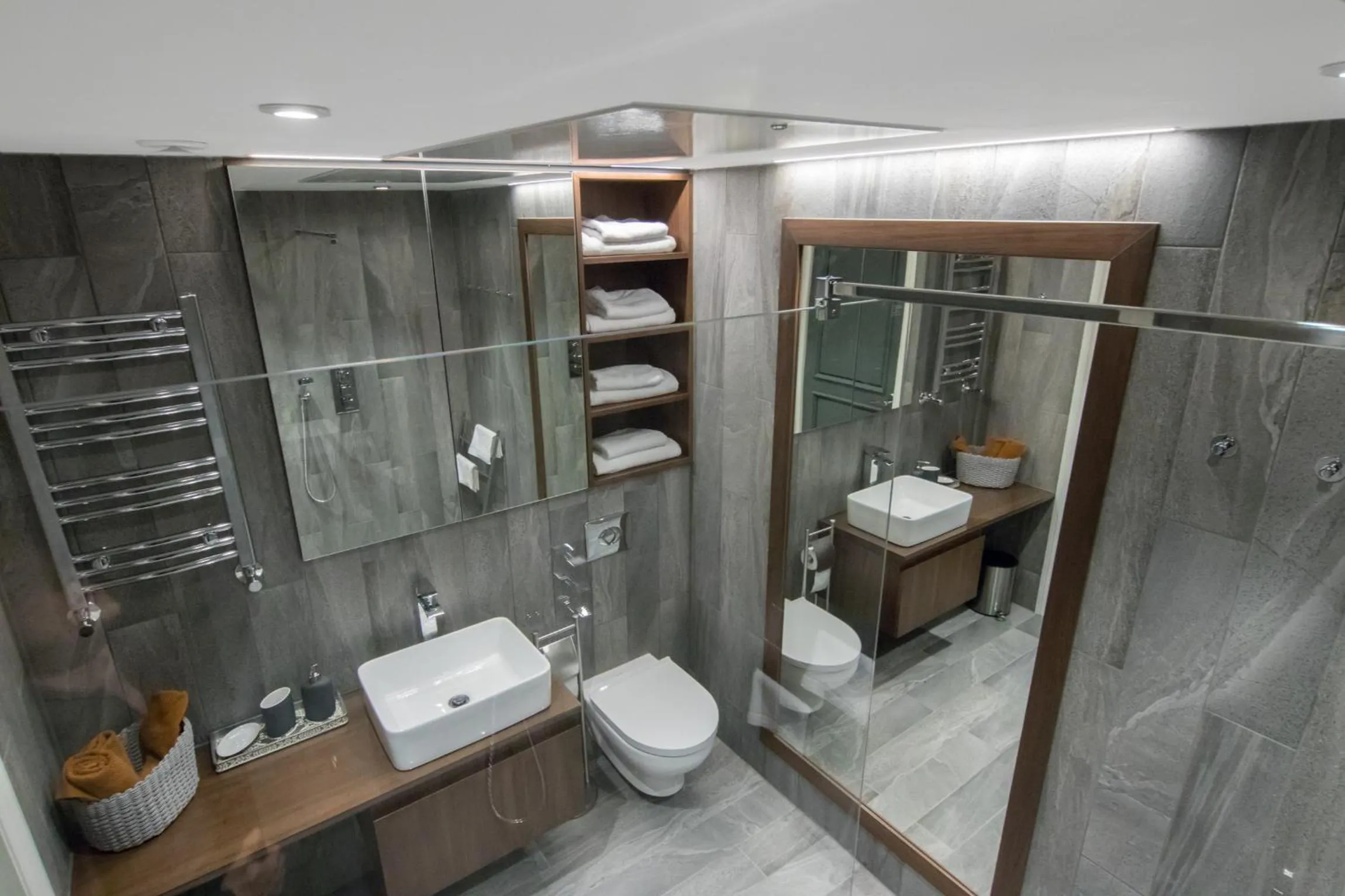 Shower in Old Town Premium Queen`s Apartments