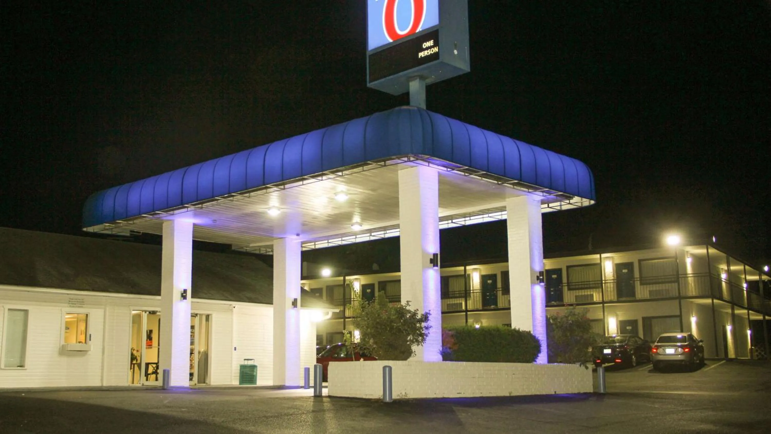 Property building in Motel 6-Fayetteville, AR
