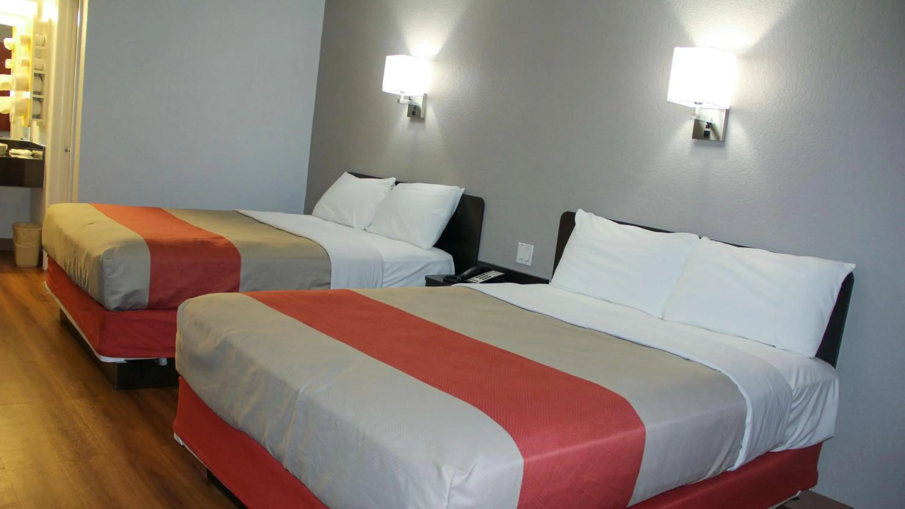 Photo of the whole room in Motel 6-Fayetteville, AR