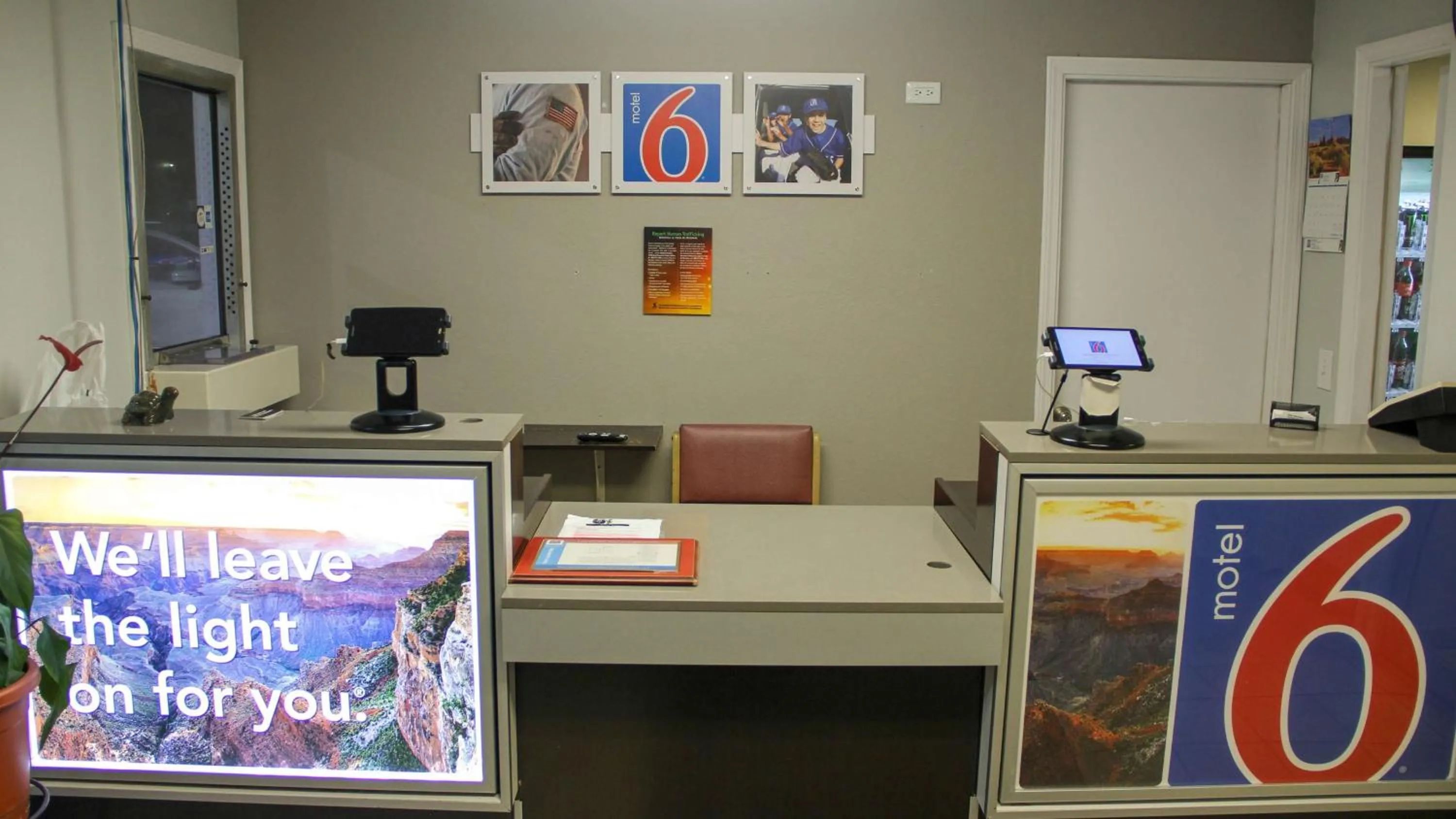 Lobby or reception in Motel 6-Fayetteville, AR