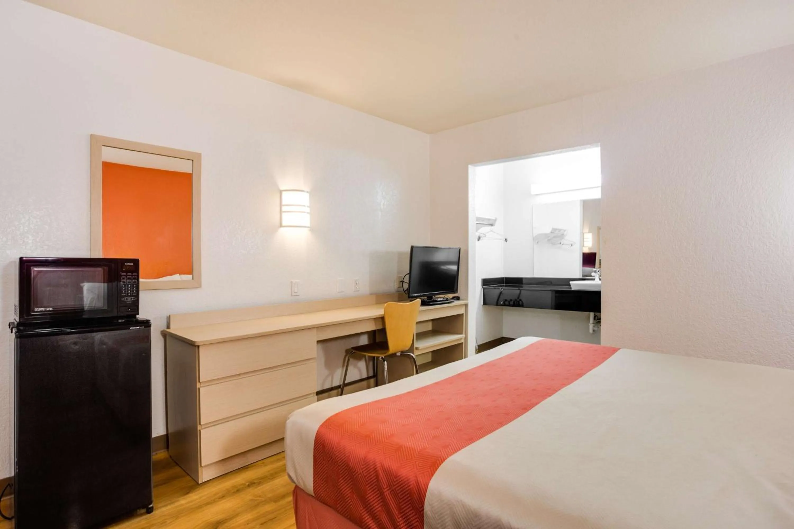 TV and multimedia in Motel 6-Fayetteville, AR