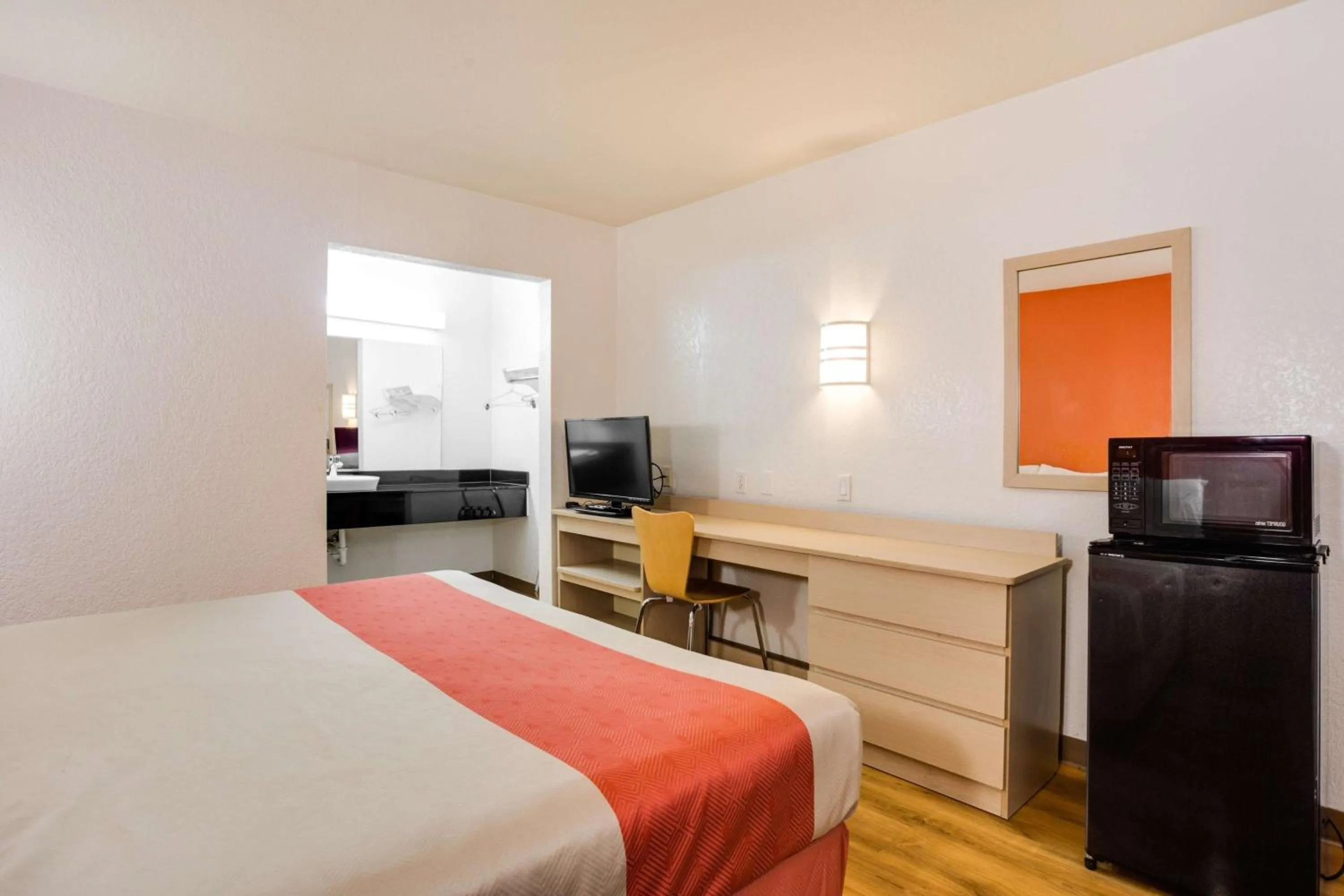 Bedroom in Motel 6-Fayetteville, AR