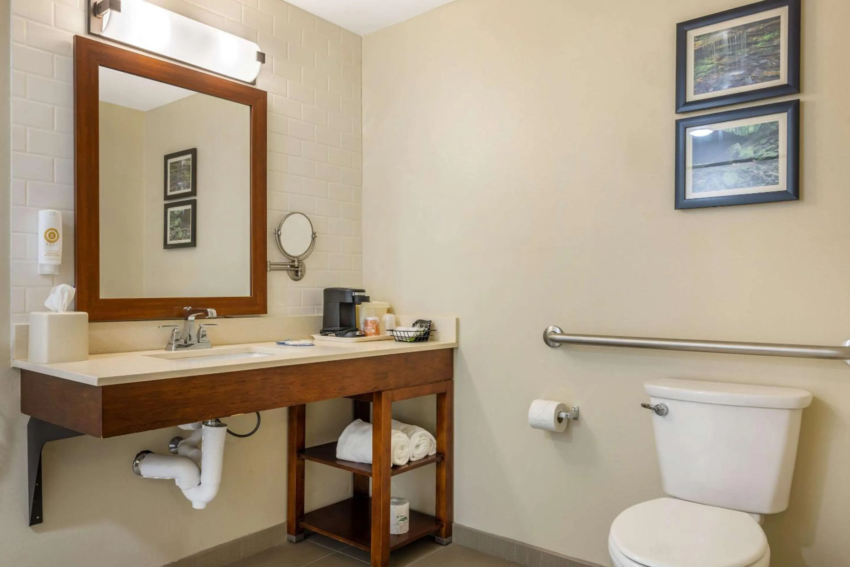 Bedroom in Comfort Inn & Suites At CrossPlex Village