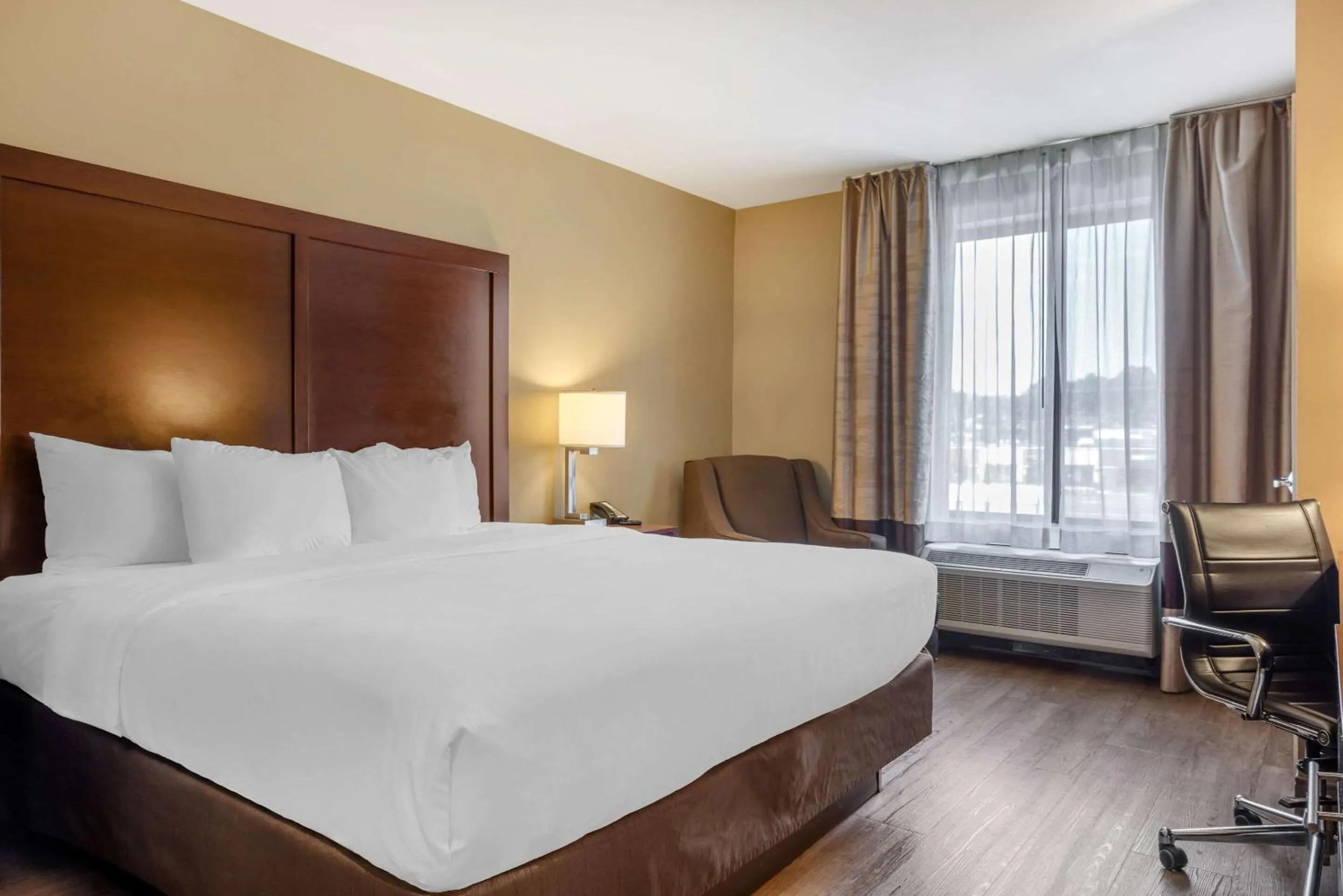 Bedroom, Bed in Comfort Inn & Suites At CrossPlex Village