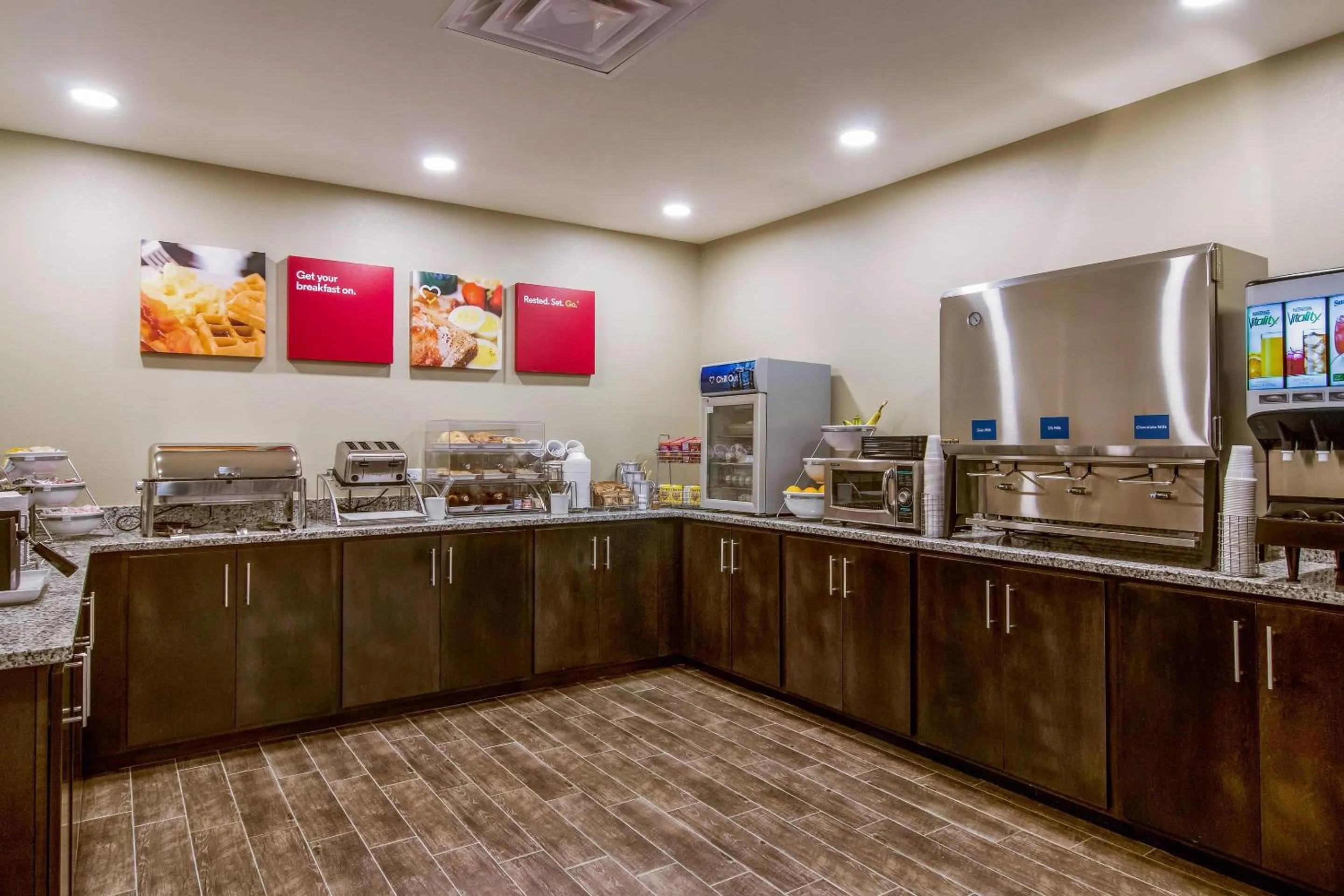 Breakfast in Comfort Suites Wooster near University Campus