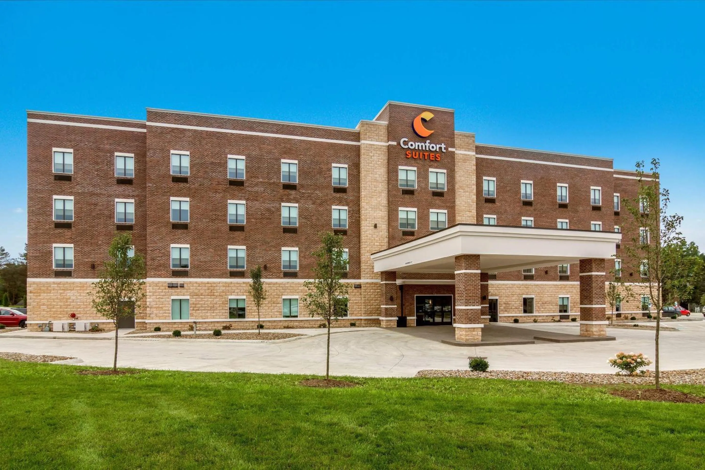 Property building in Comfort Suites Wooster near University Campus