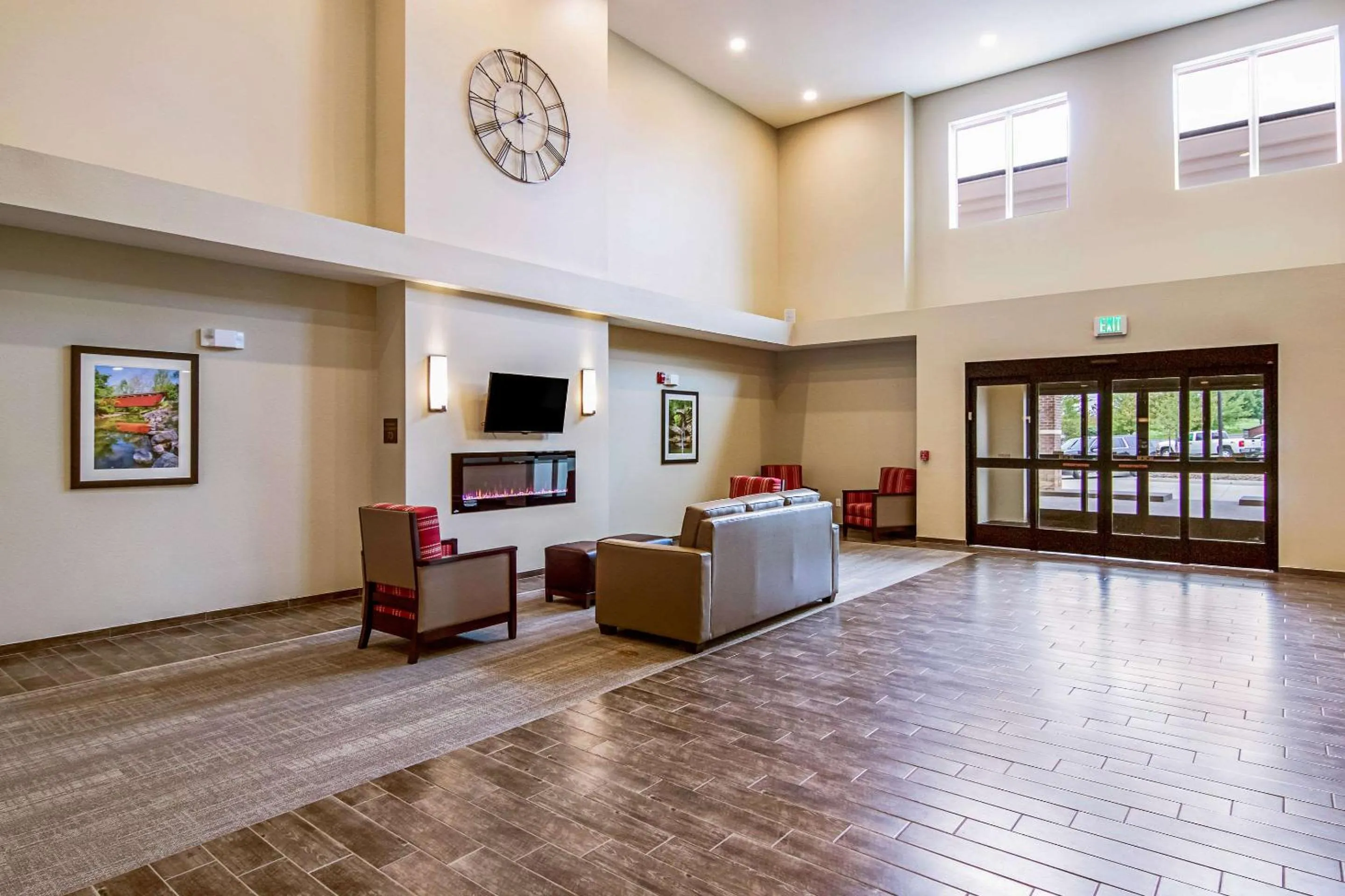 Lobby or reception in Comfort Suites Wooster near University Campus