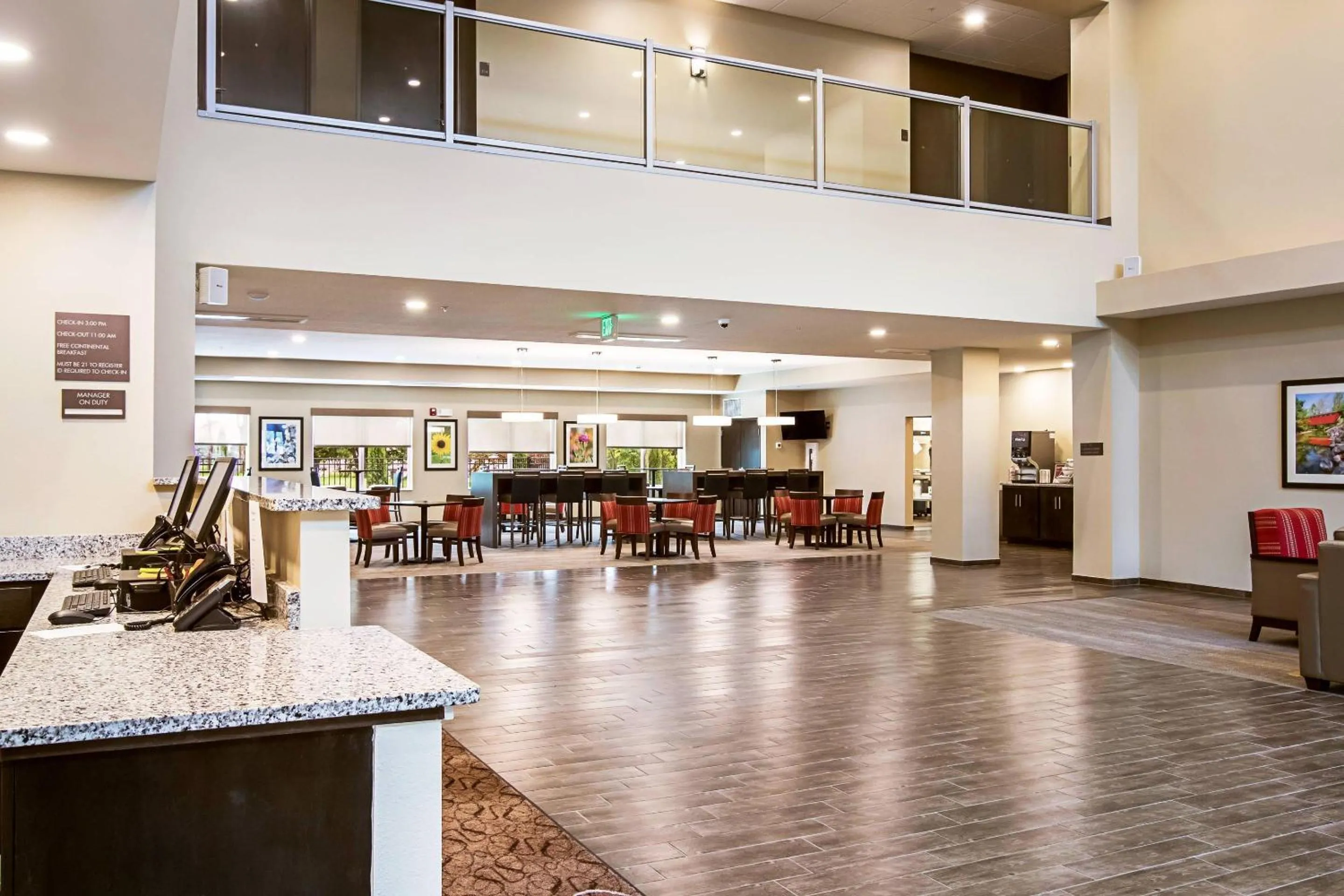 Lobby or reception in Comfort Suites Wooster near University Campus
