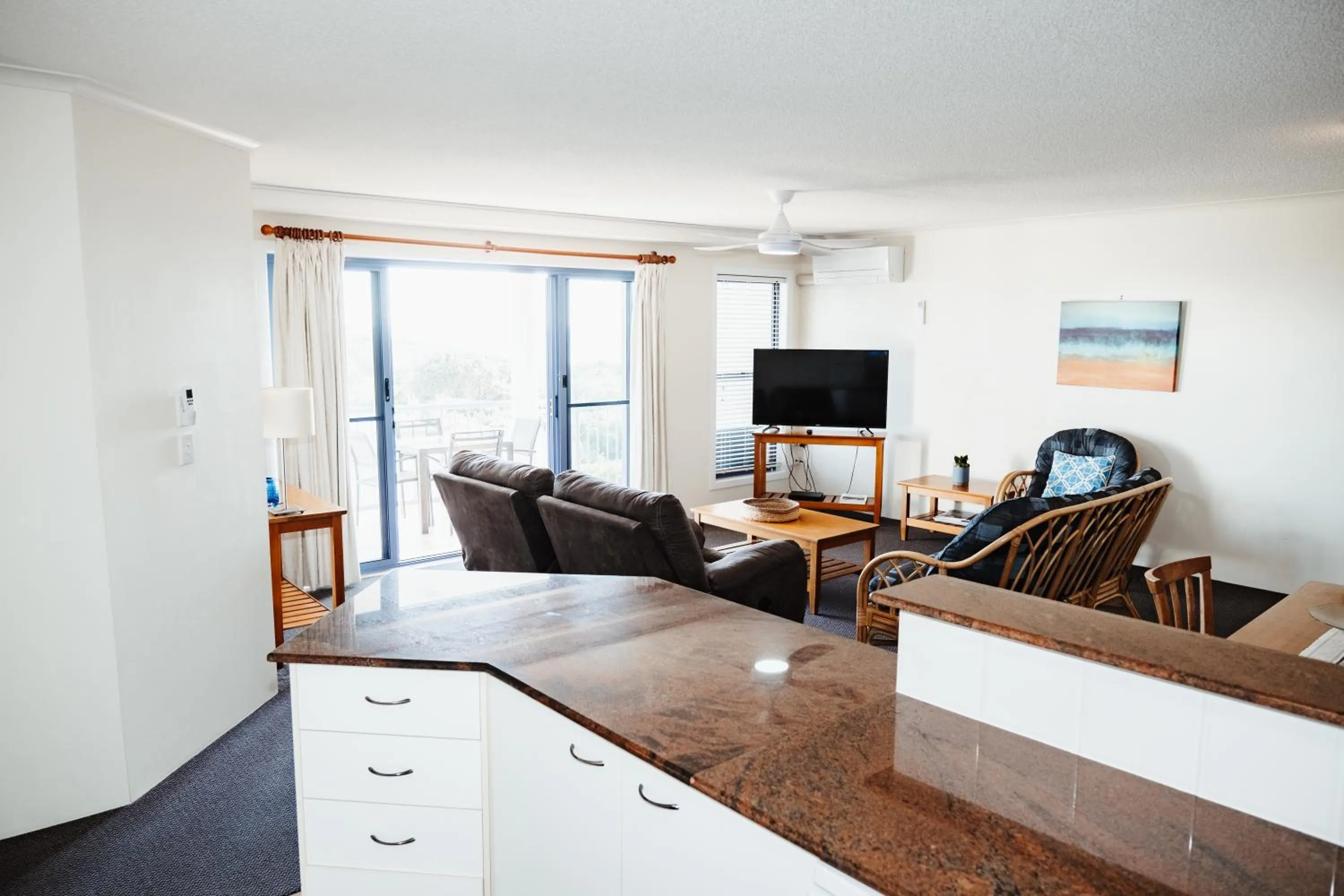 Communal lounge/ TV room in Salerno On The Beach