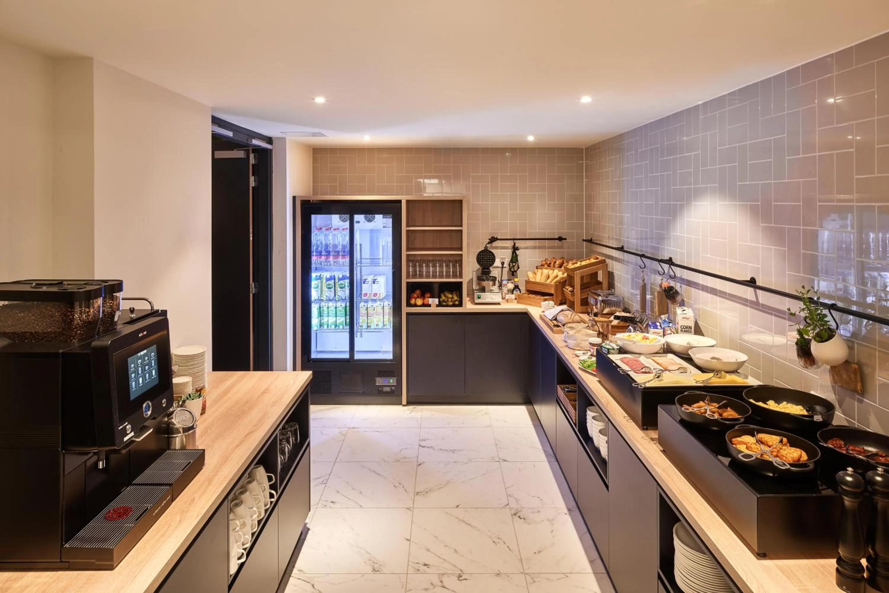 Food and drinks in Staybridge Suites The Hague - Parliament by IHG