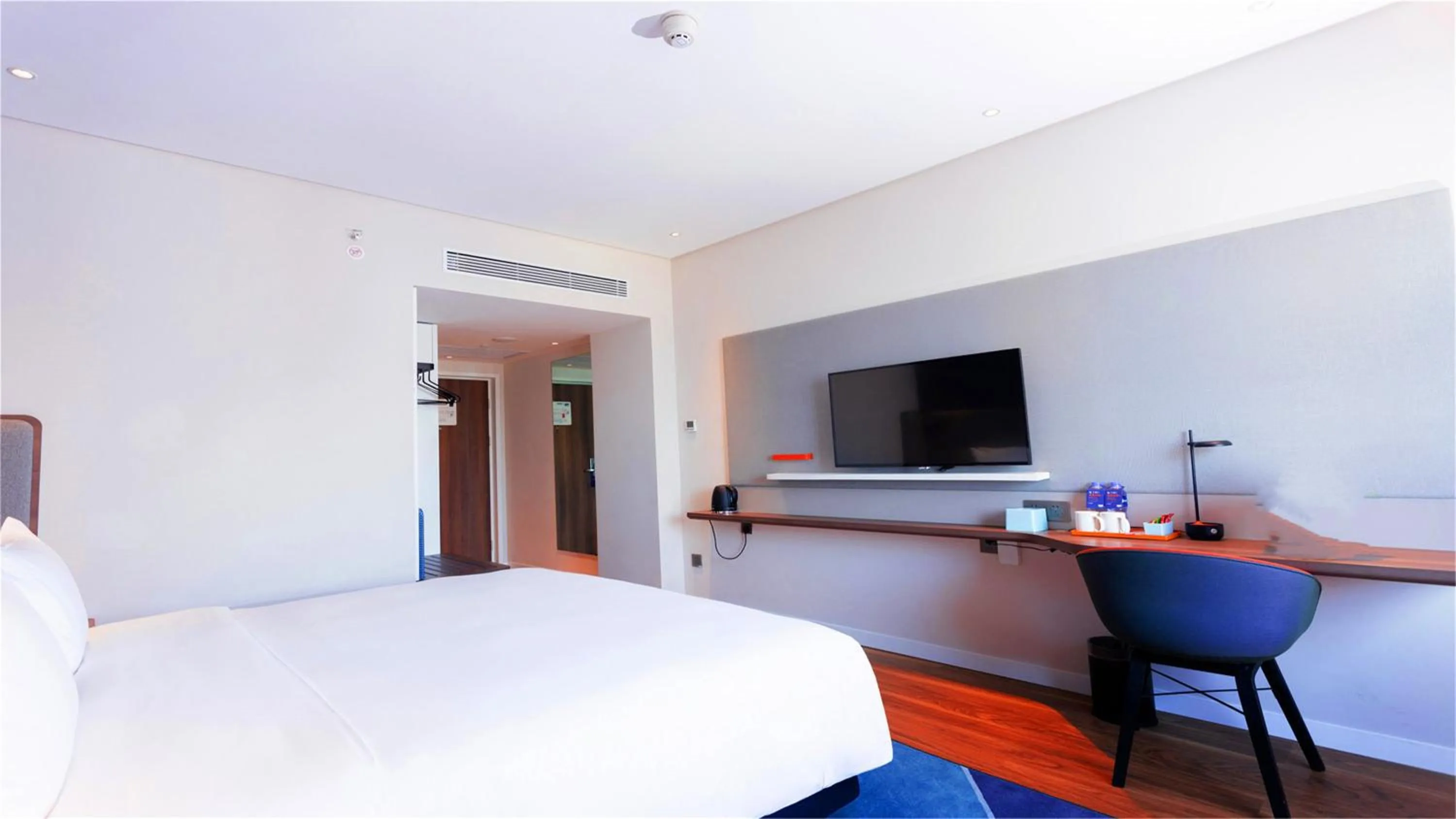 Photo of the whole room, TV/Entertainment Center in Holiday Inn Express Tianshui City Center