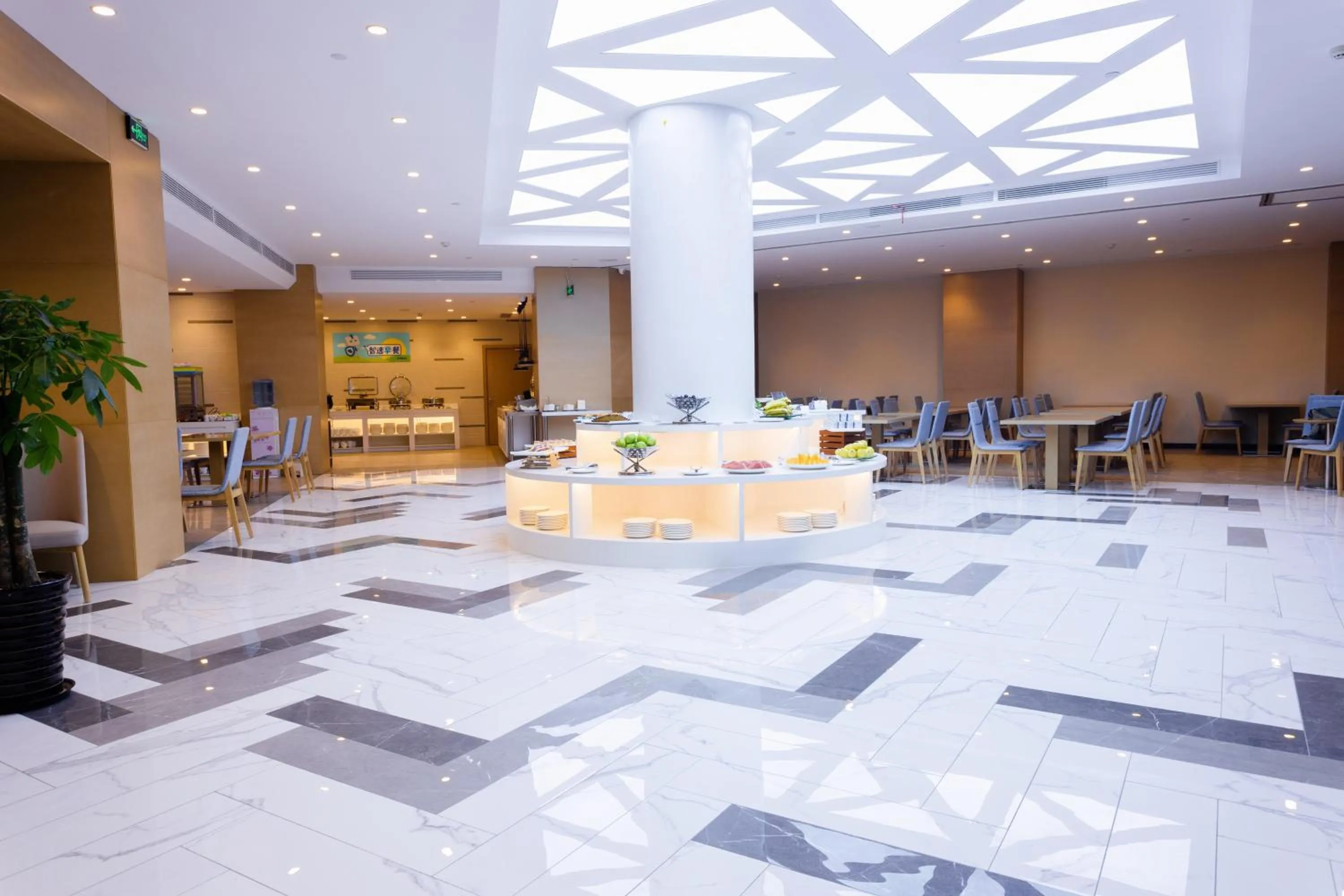 Restaurant/places to eat in Holiday Inn Express Tianshui City Center