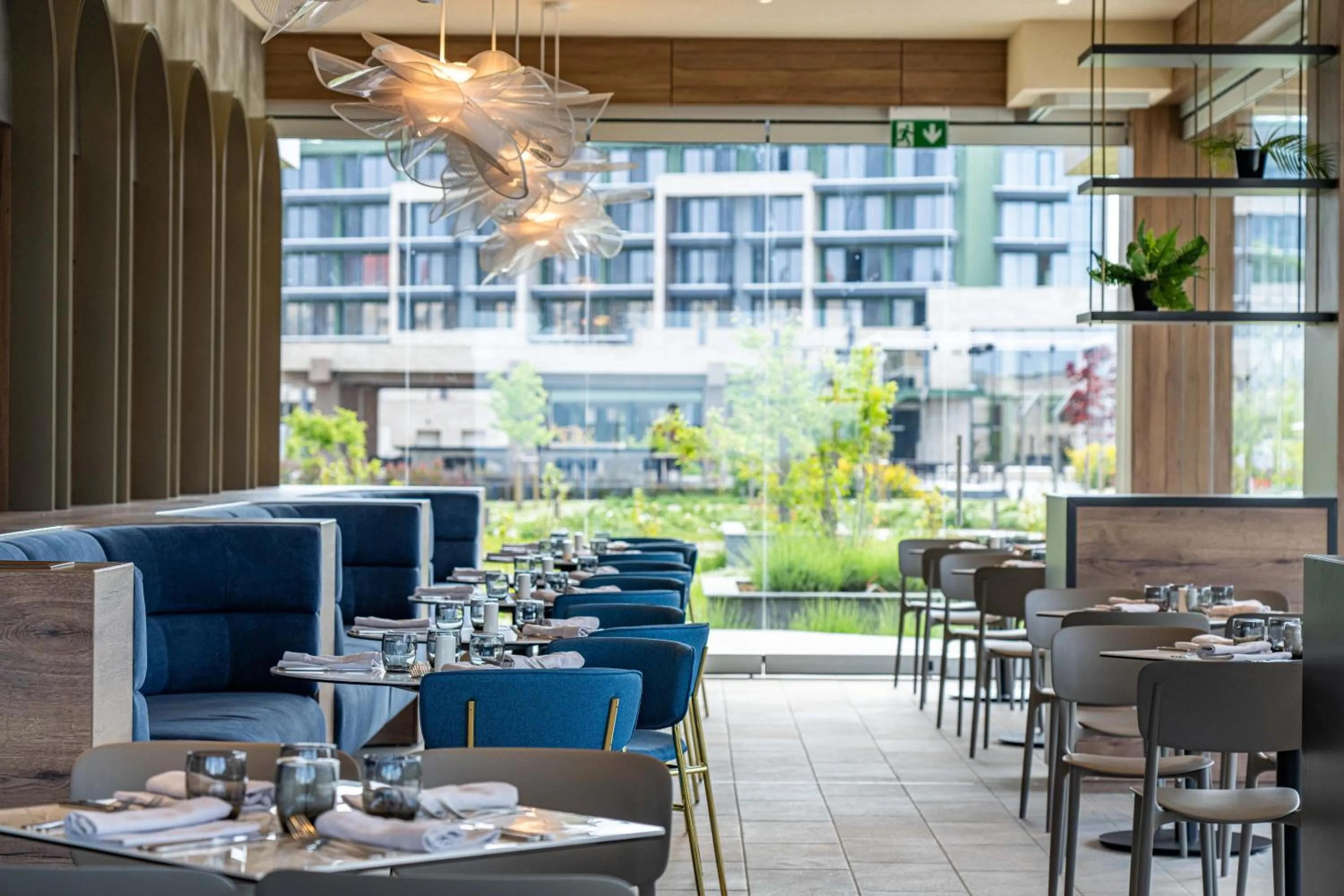 Restaurant/places to eat in HVD Reina del Mar - Premium Spa Service & Free Parking