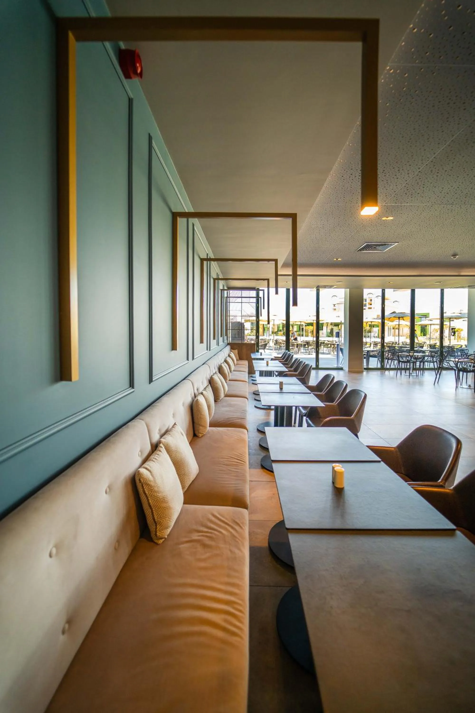 Restaurant/places to eat in HVD Reina del Mar - Premium Spa Service & Free Parking