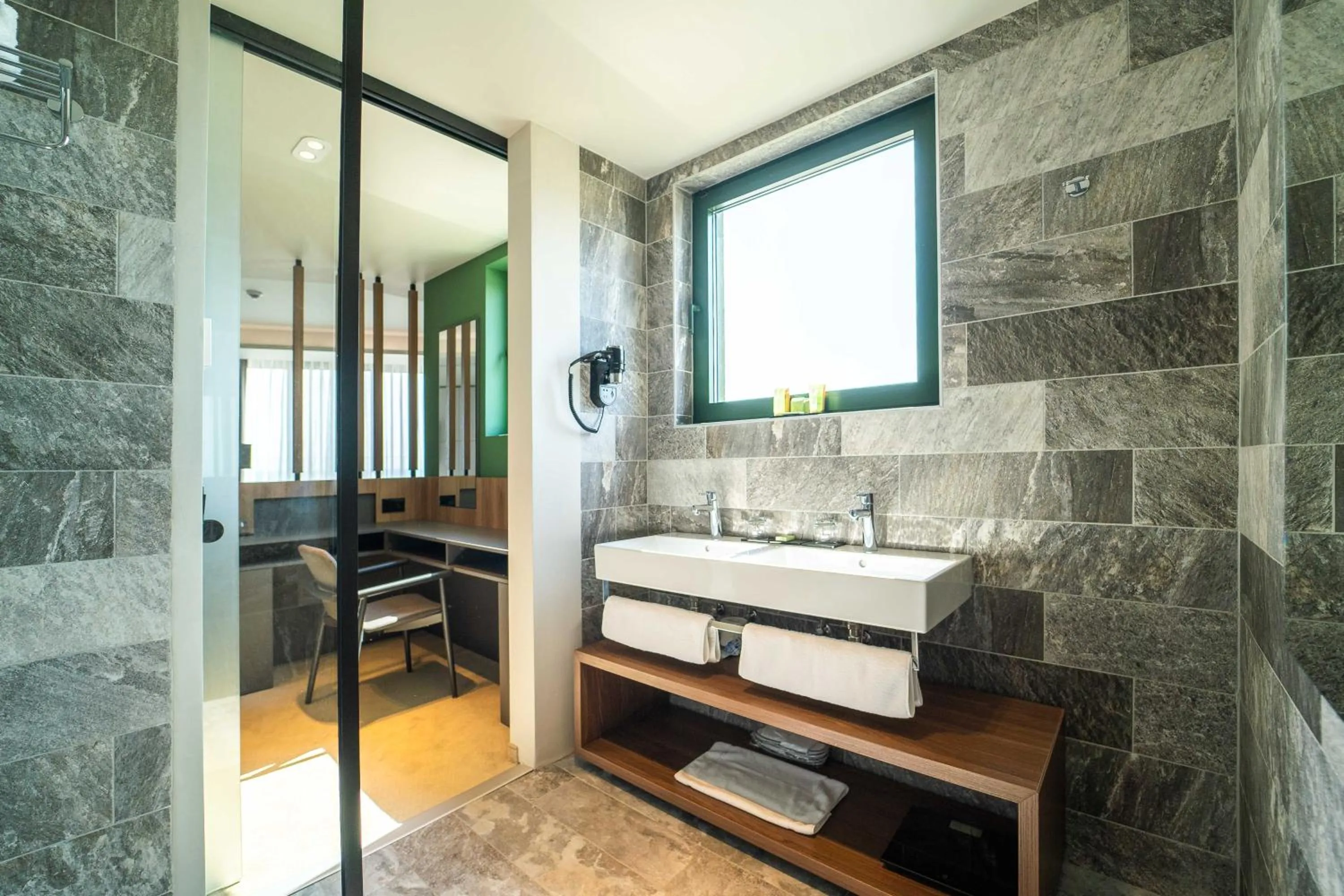 Bathroom in HVD Reina del Mar - Premium Spa Service & Free Parking