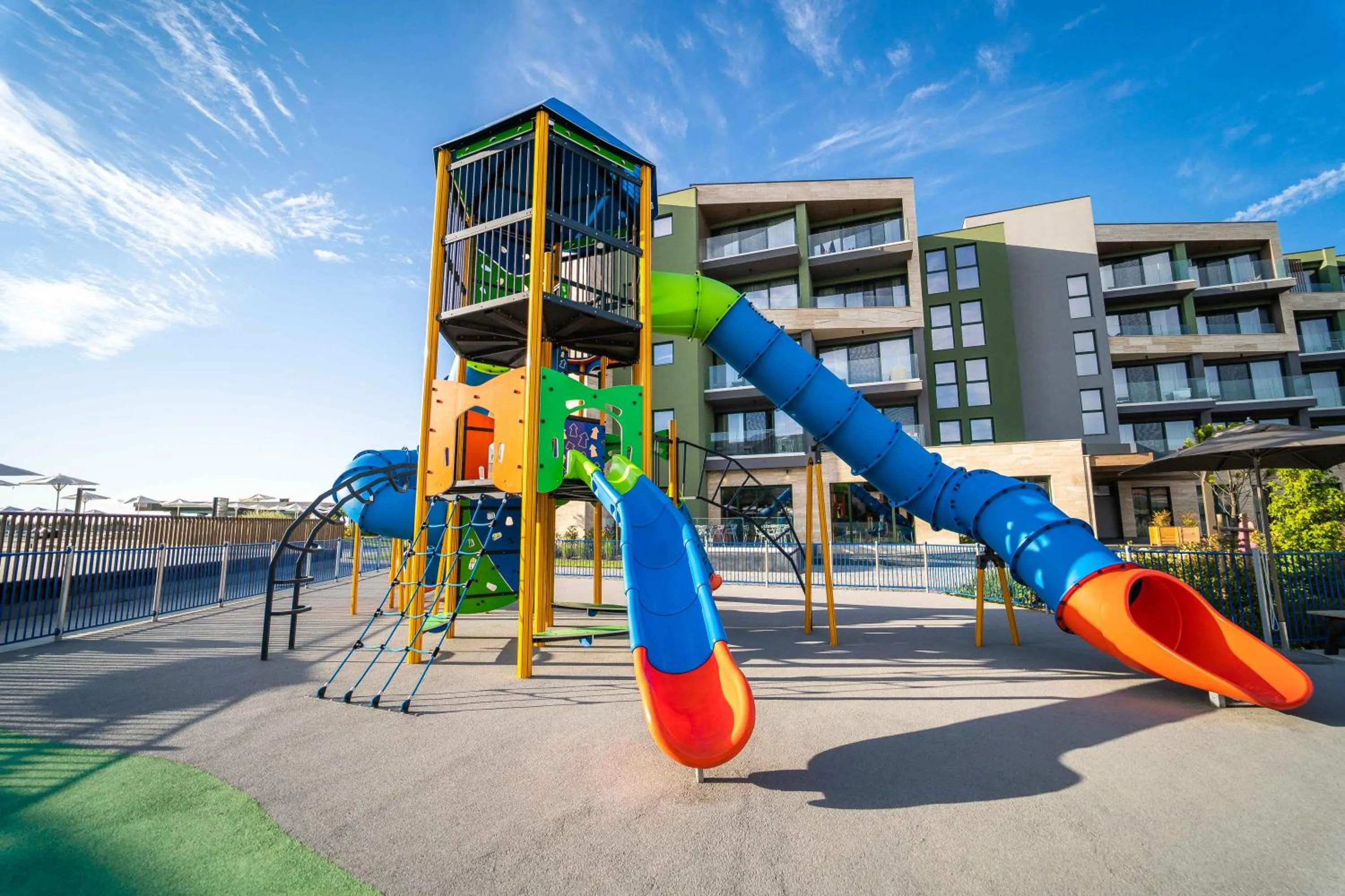 Children play ground in HVD Reina del Mar - Premium Spa Service & Free Parking