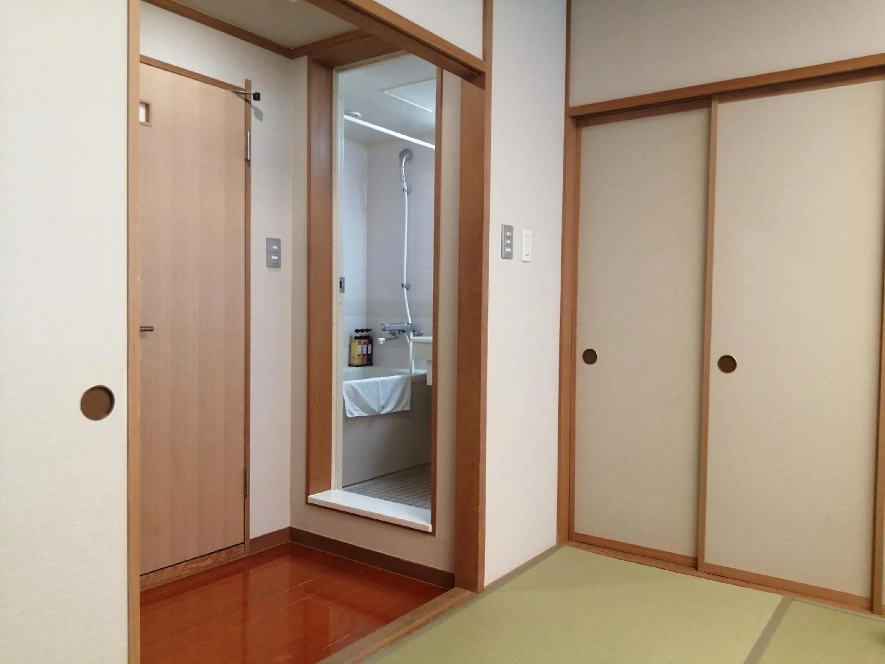 Photo of the whole room, Bed in Kurobe Unazukionsen Yamanoha