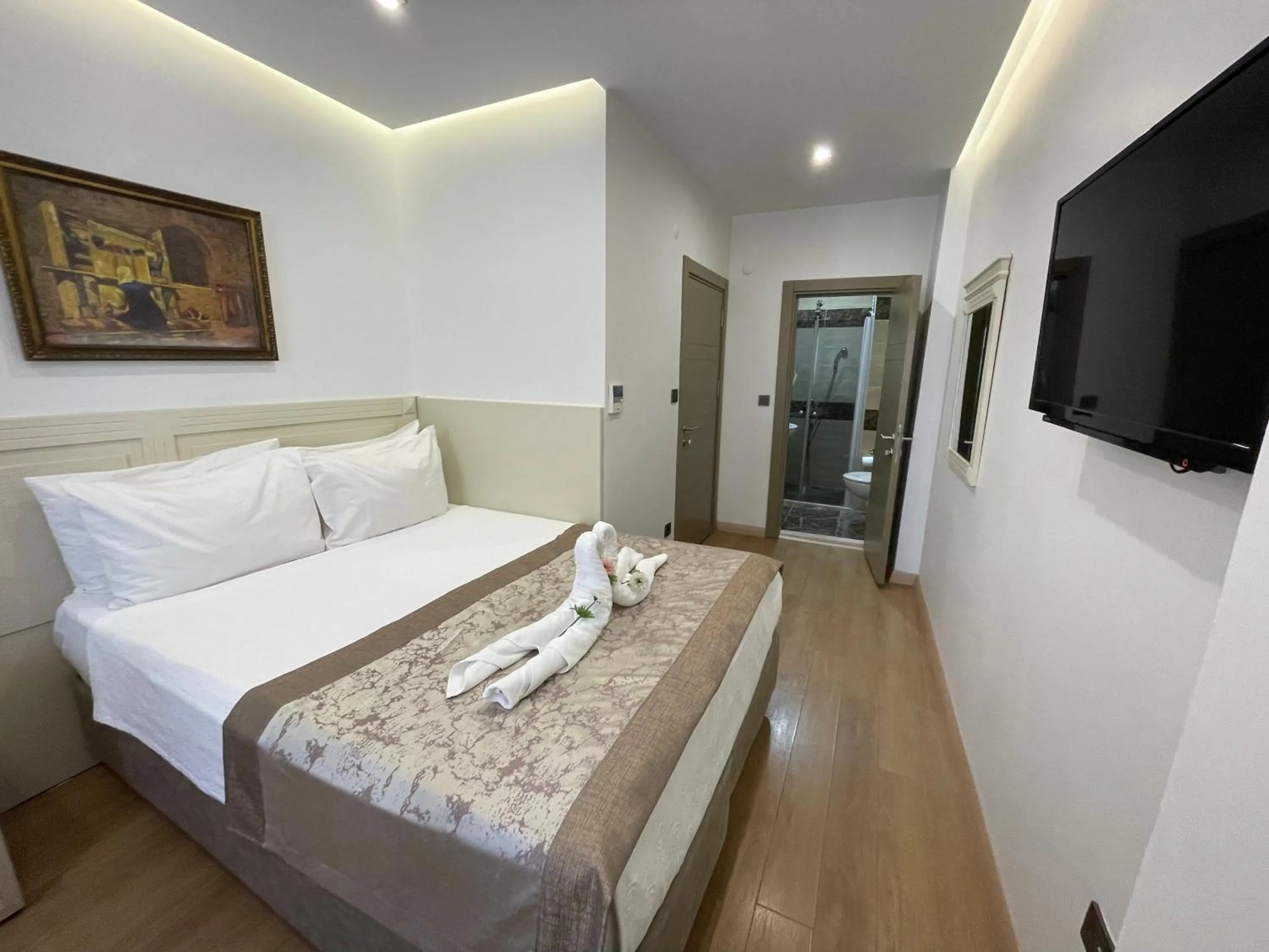 Bathroom, Bed in Gul Hotel