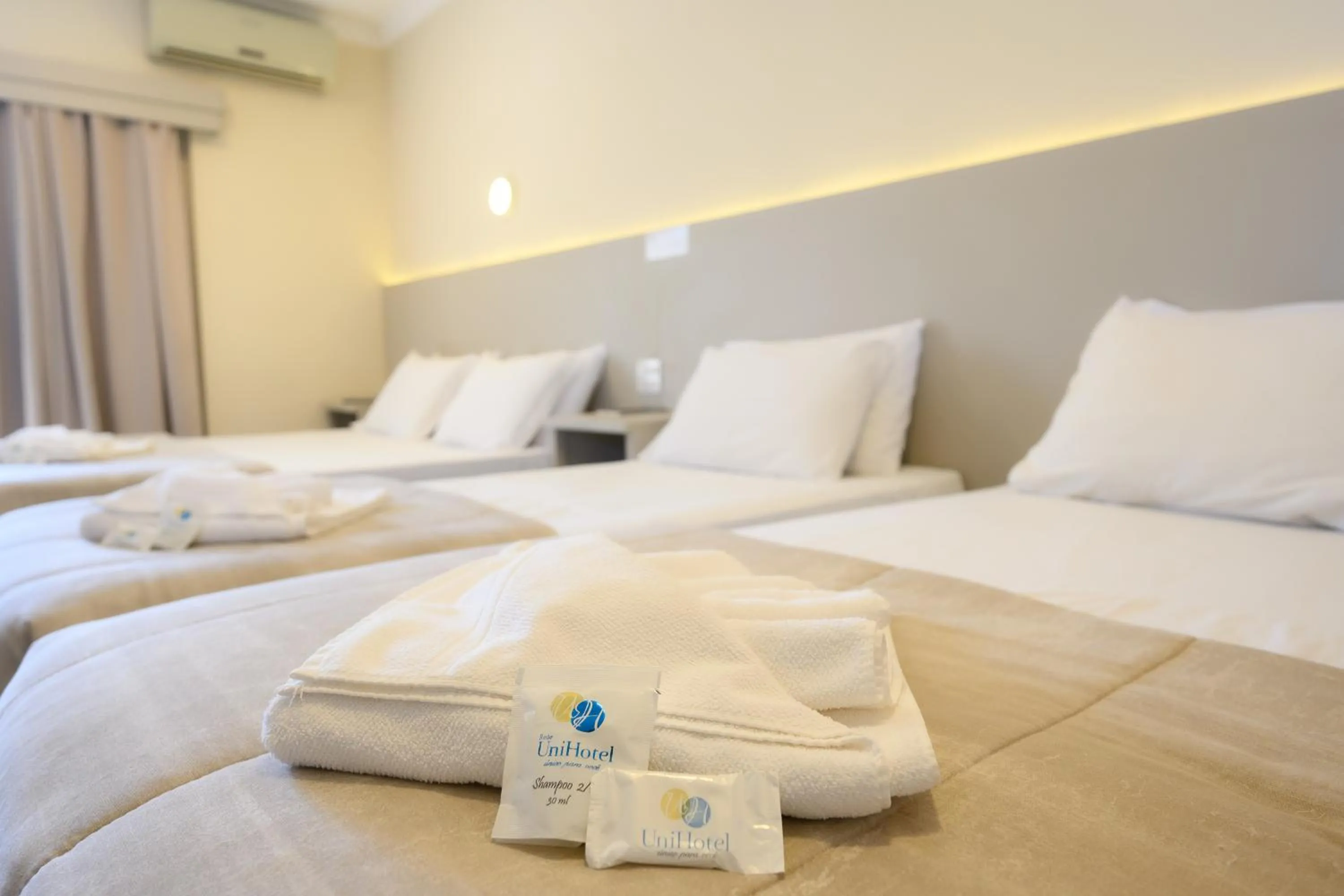 Bed in Colonial Flat Hotel