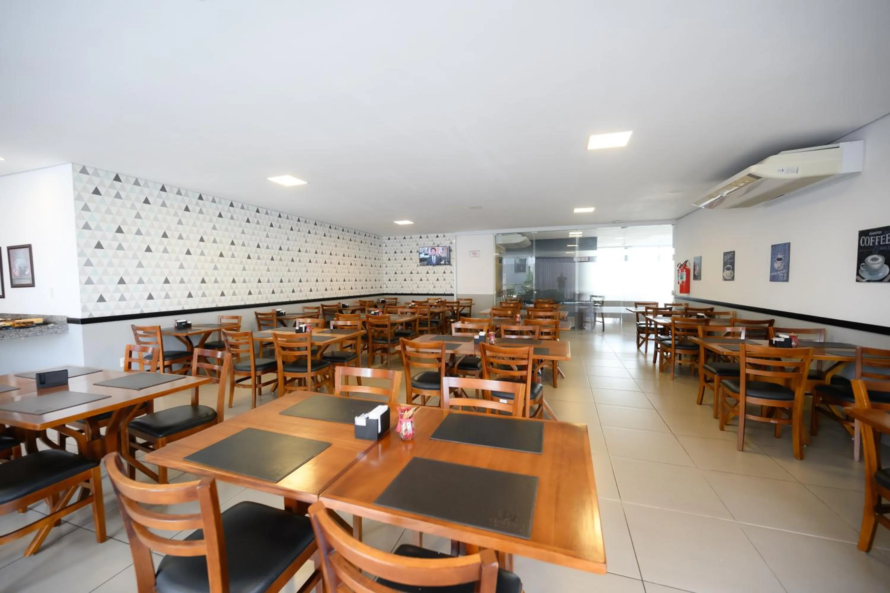 Breakfast in Colonial Flat Hotel