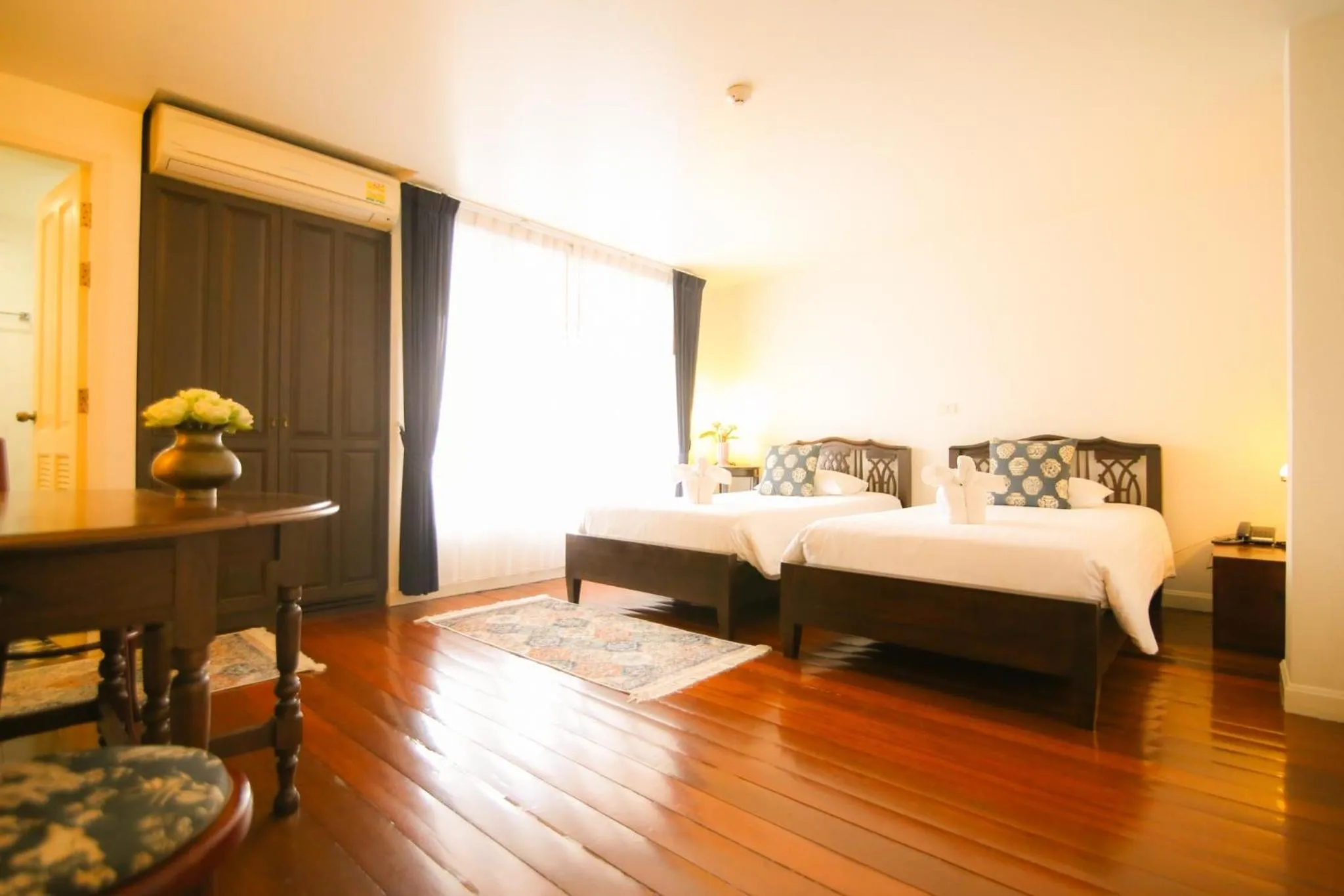 Photo of the whole room, Bed in SSIP Boutique Dhevej Bangkok