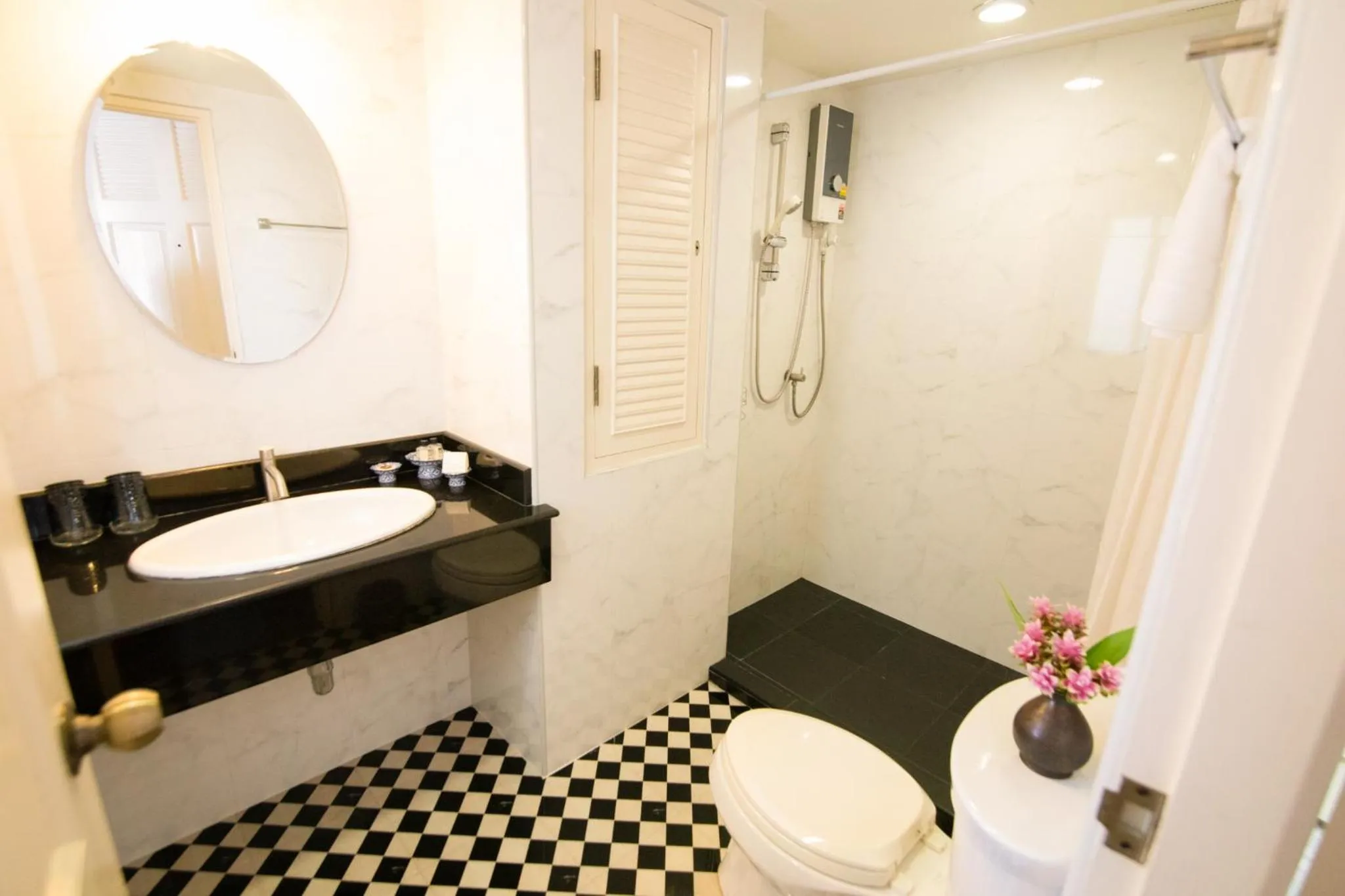 Toilet in SSIP Boutique Dhevej Bangkok