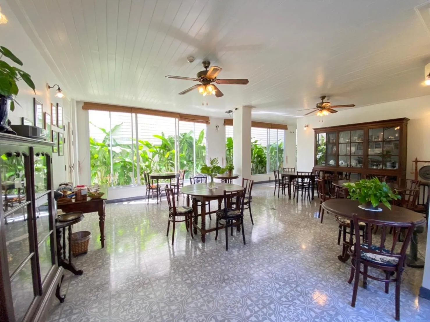 Restaurant/places to eat in SSIP Boutique Dhevej Bangkok