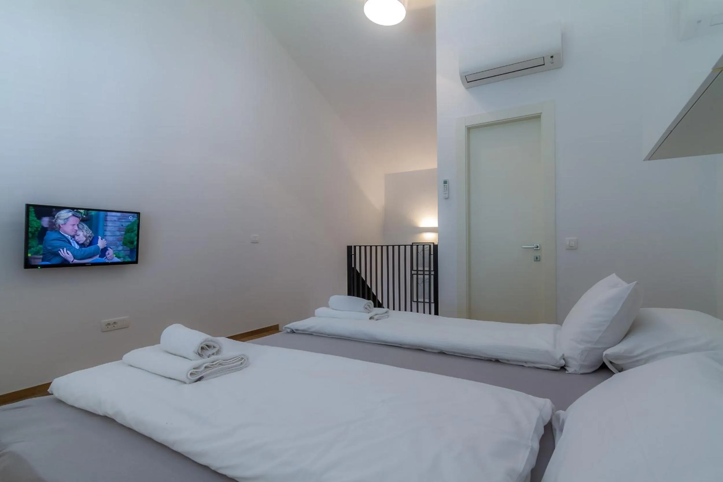 Bedroom, Bed in Villa Royal