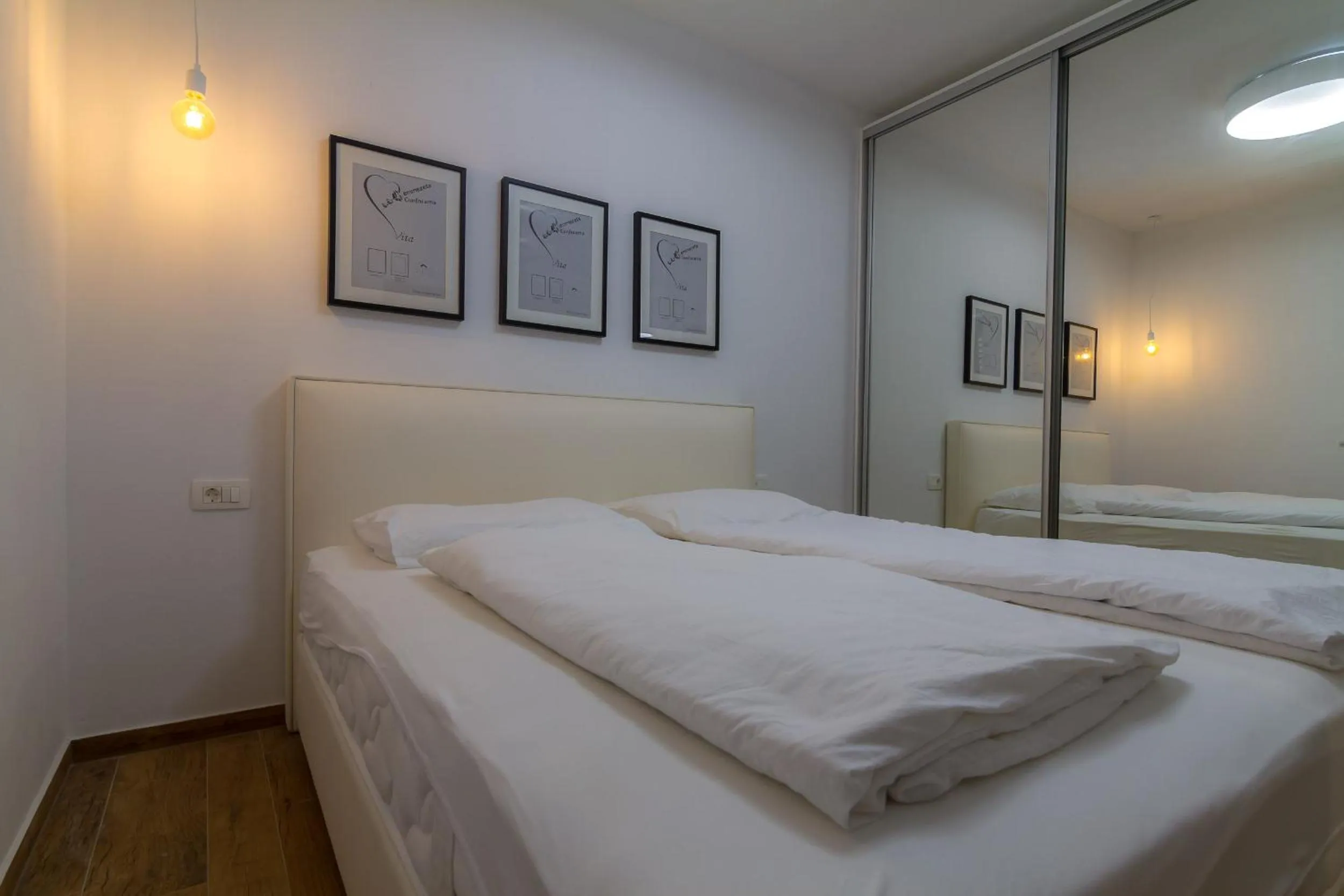 Bedroom, Bed in Villa Royal