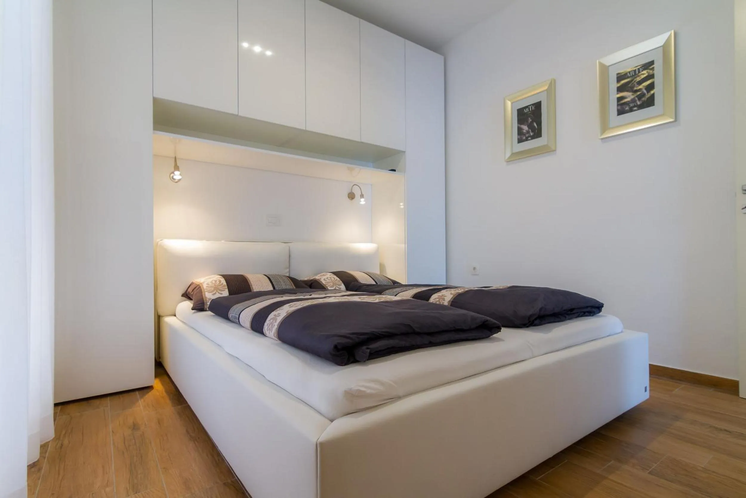 Bedroom, Bed in Villa Royal