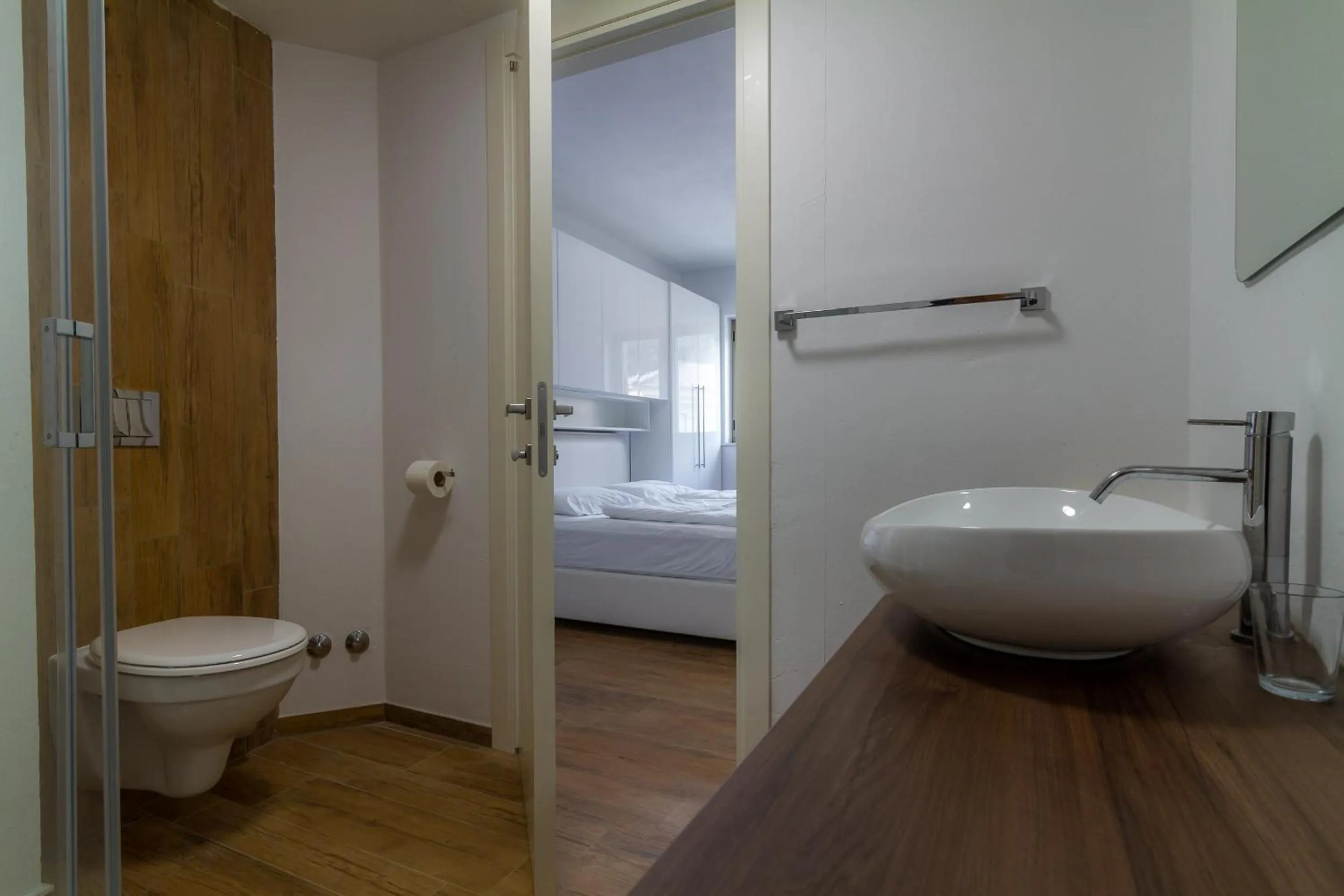 Bathroom, Bed in Villa Royal