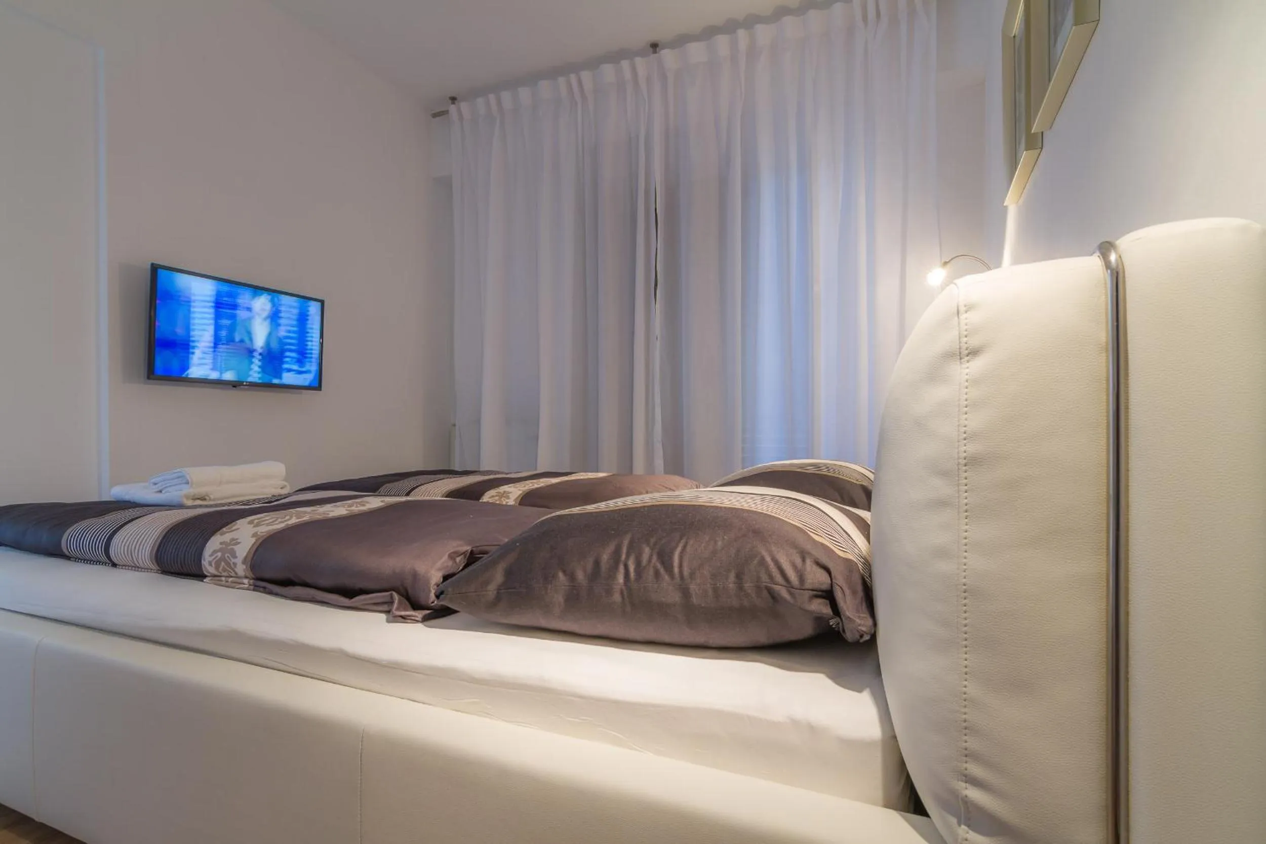 Bedroom, Bed in Villa Royal