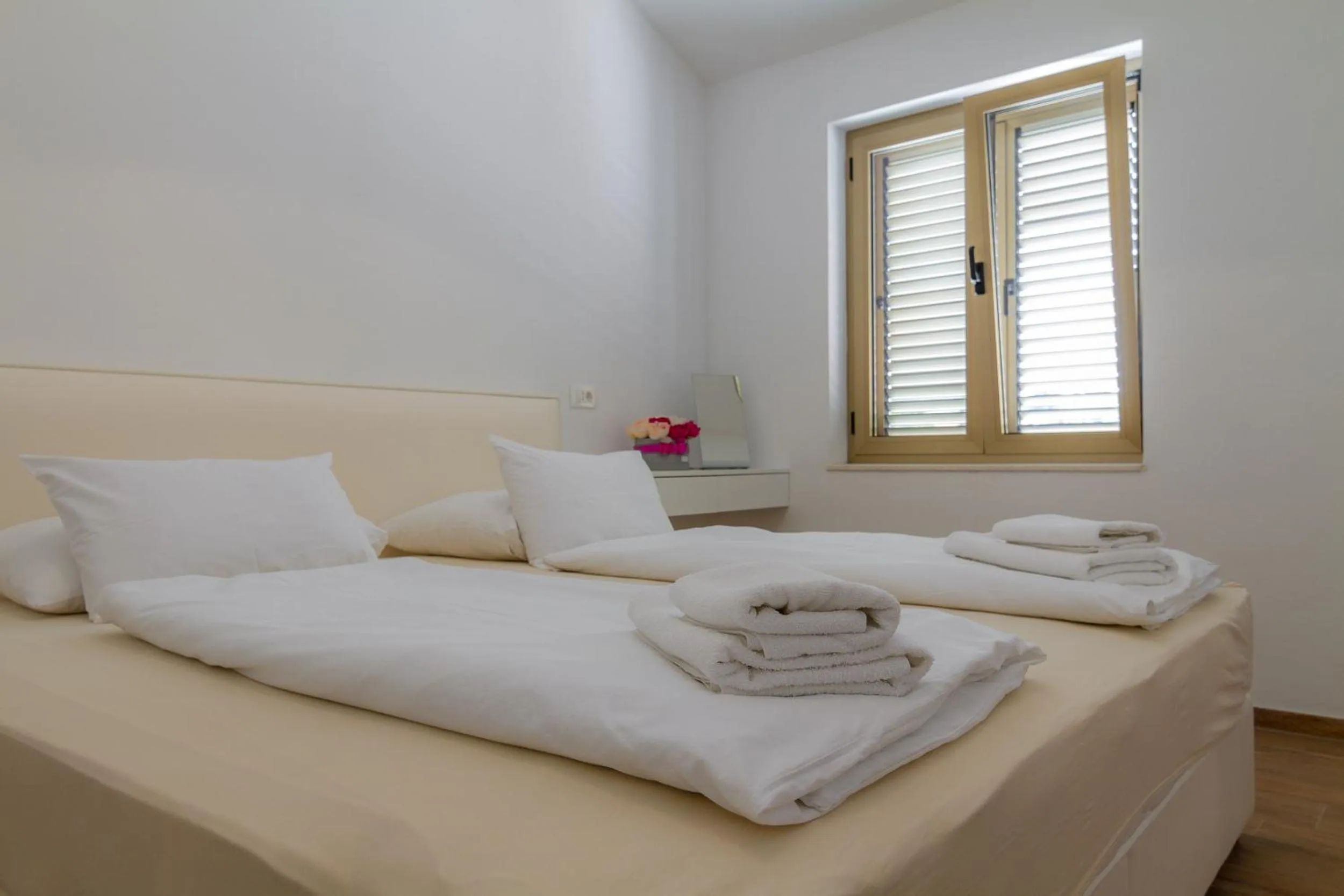 Bedroom, Bed in Villa Royal