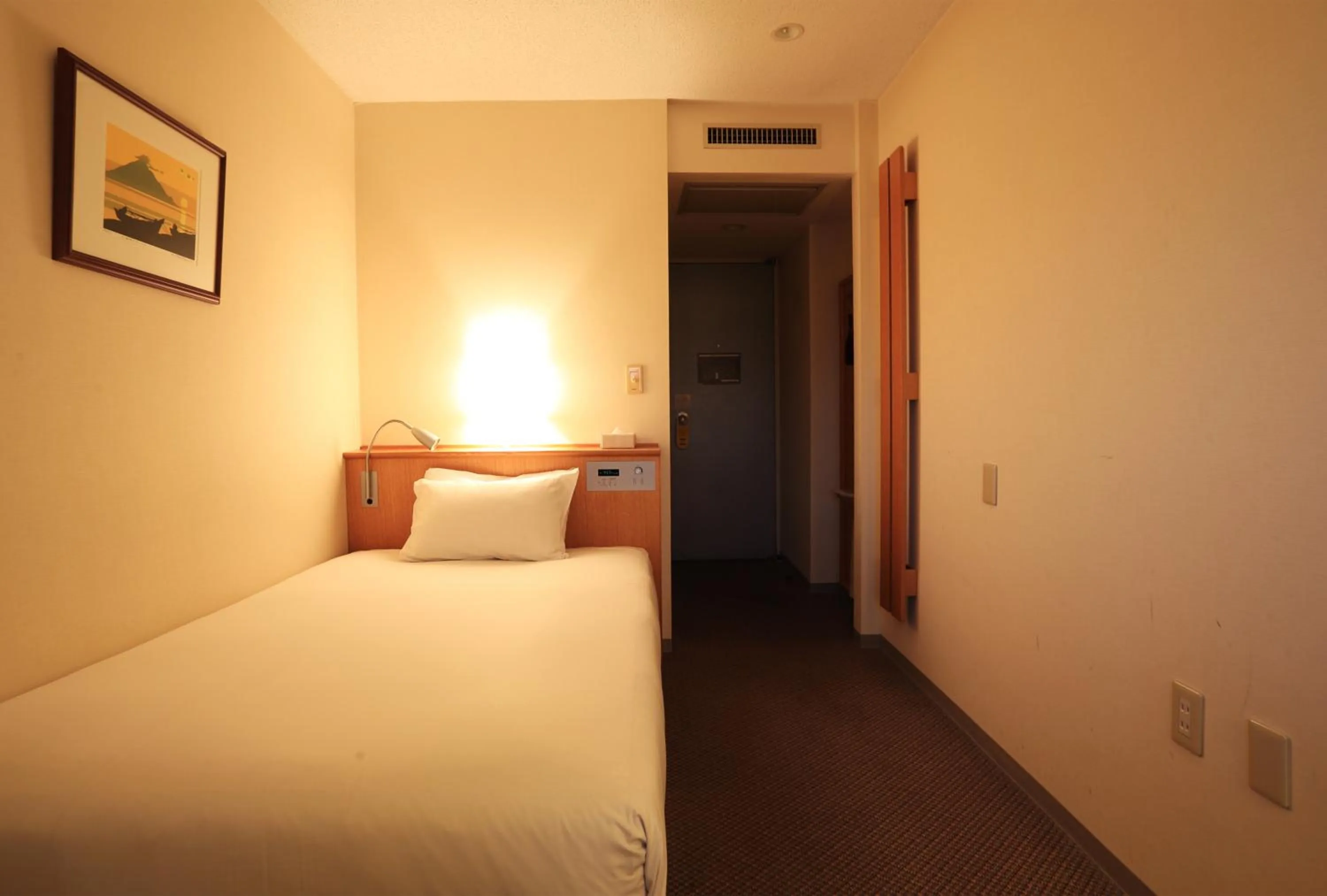 Bed in Smile Hotel Tomakomai