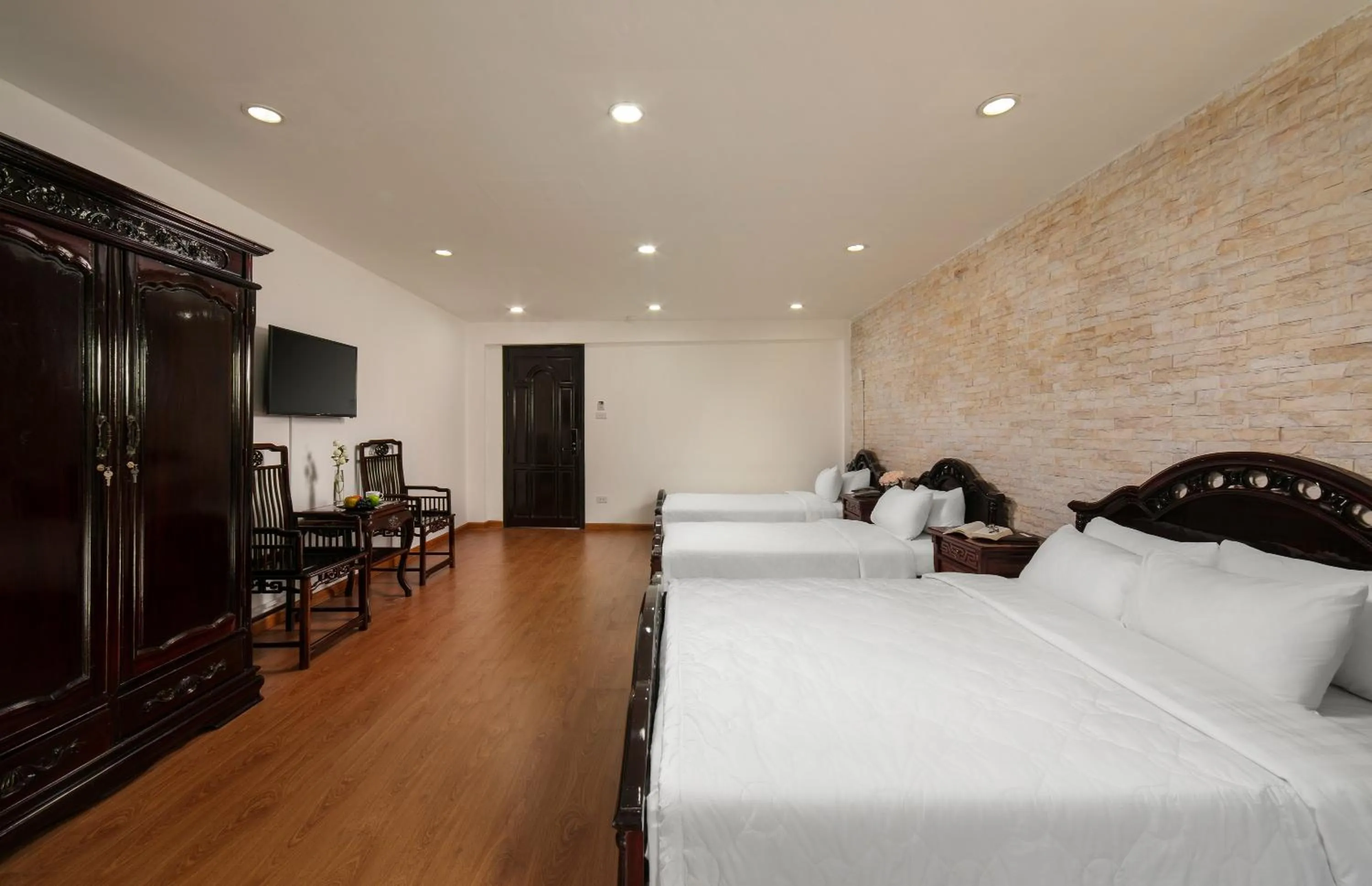 Photo of the whole room, Bed in Little Diamond Hotel