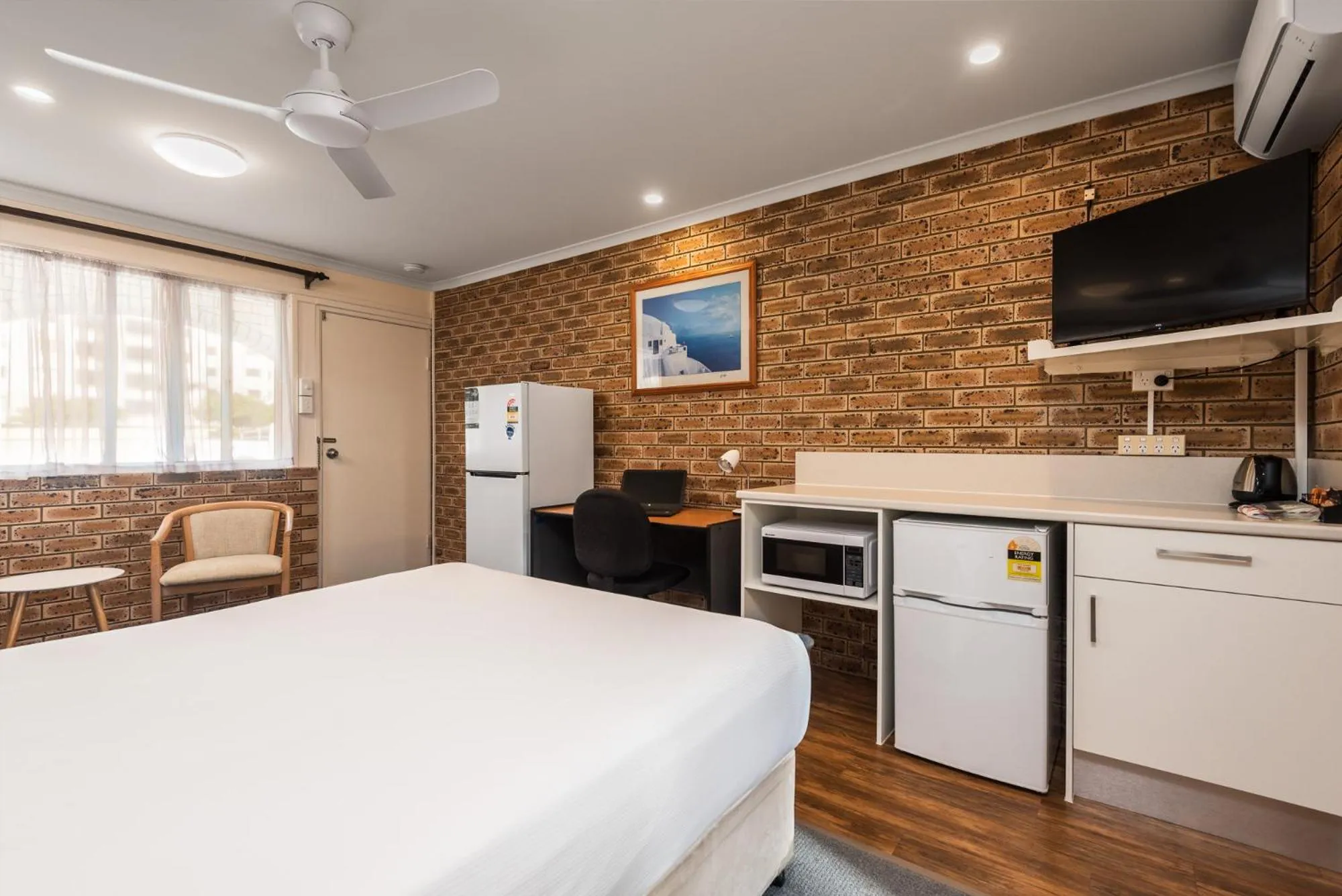 TV and multimedia, Bed in Sunshine Coast Airport Motel