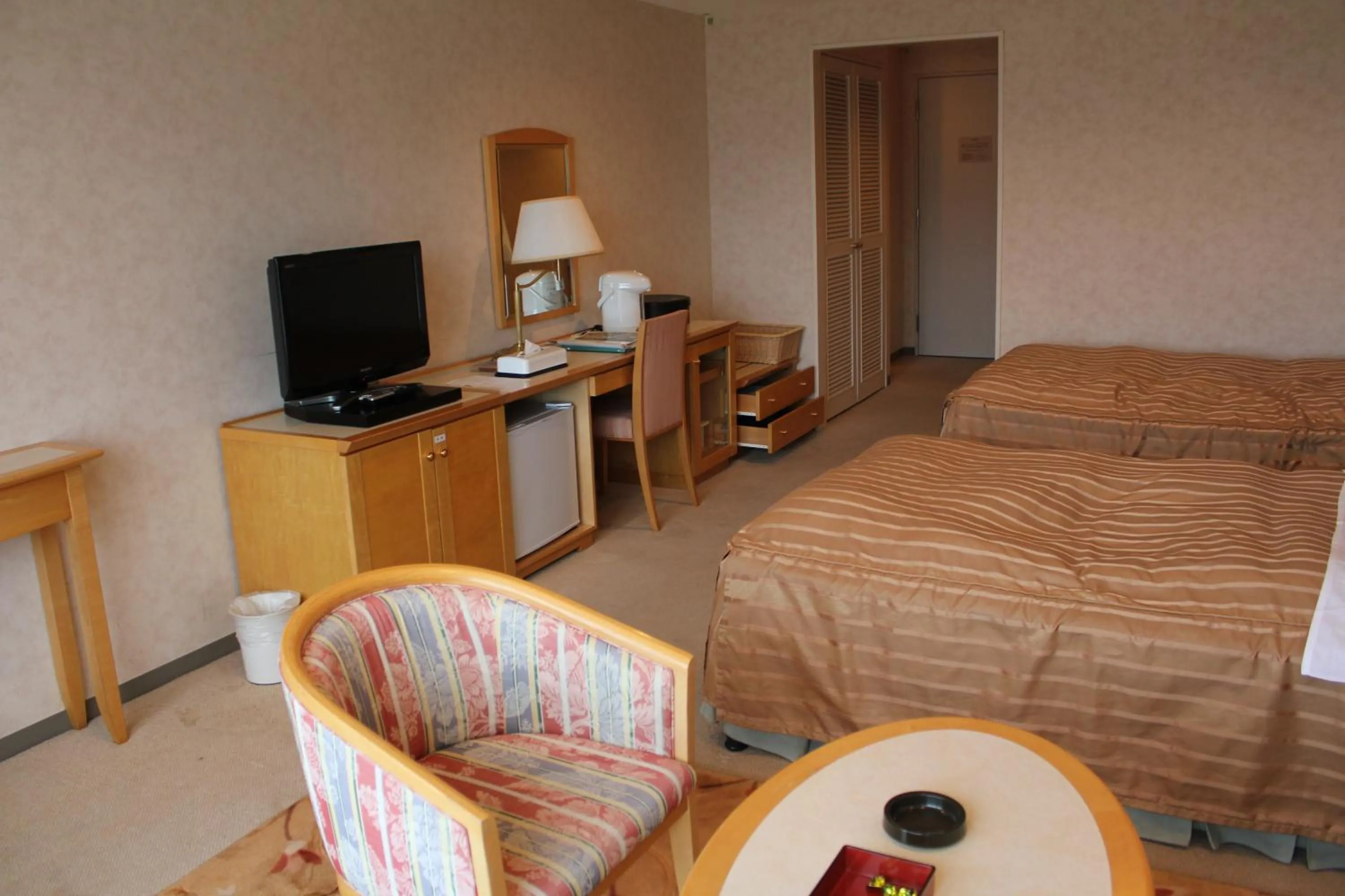Photo of the whole room, Bed in LiVEMAX RESORT Hakodate Greenpia Onuma