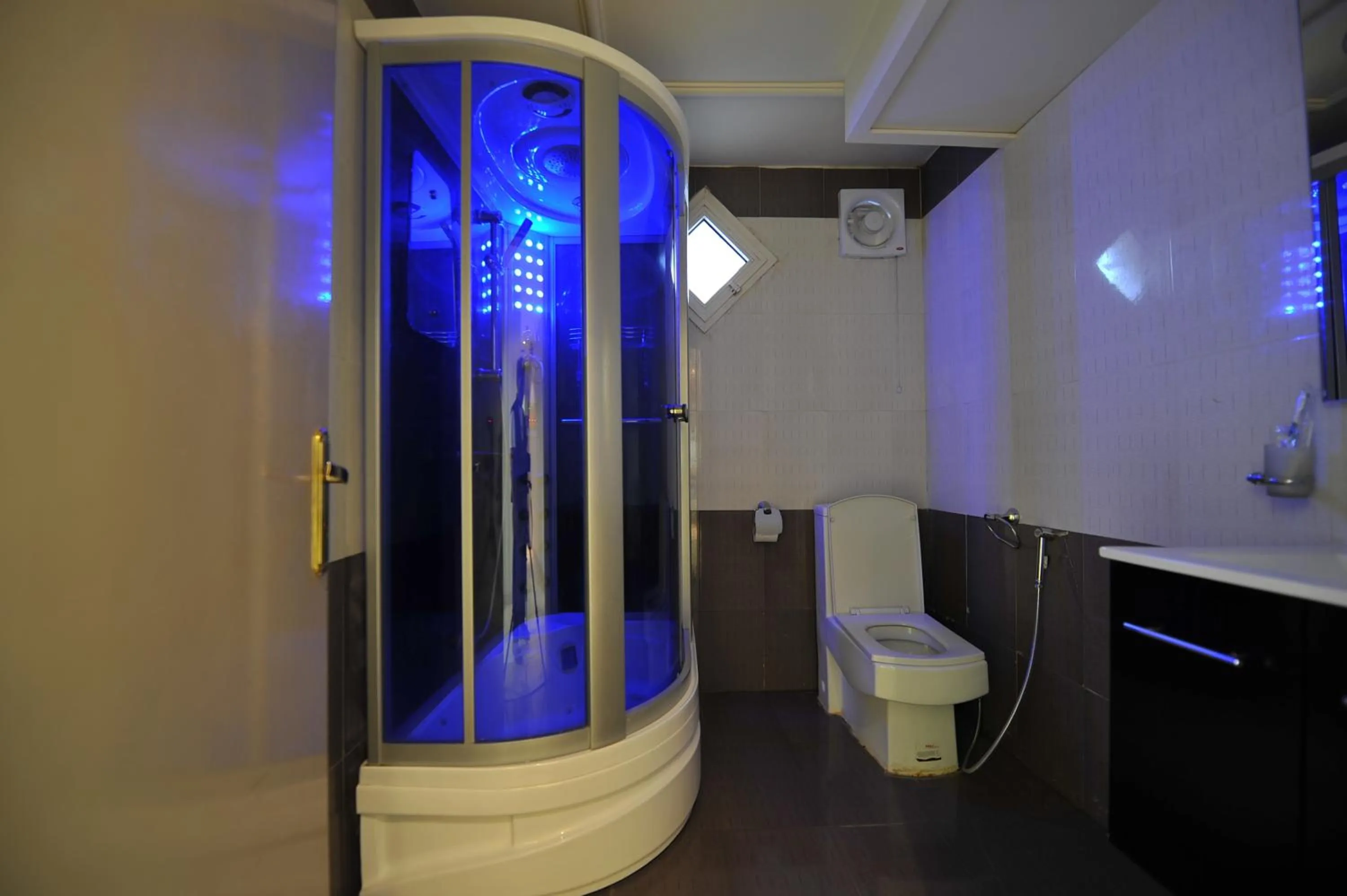 Bathroom in Rukon Buotat 15