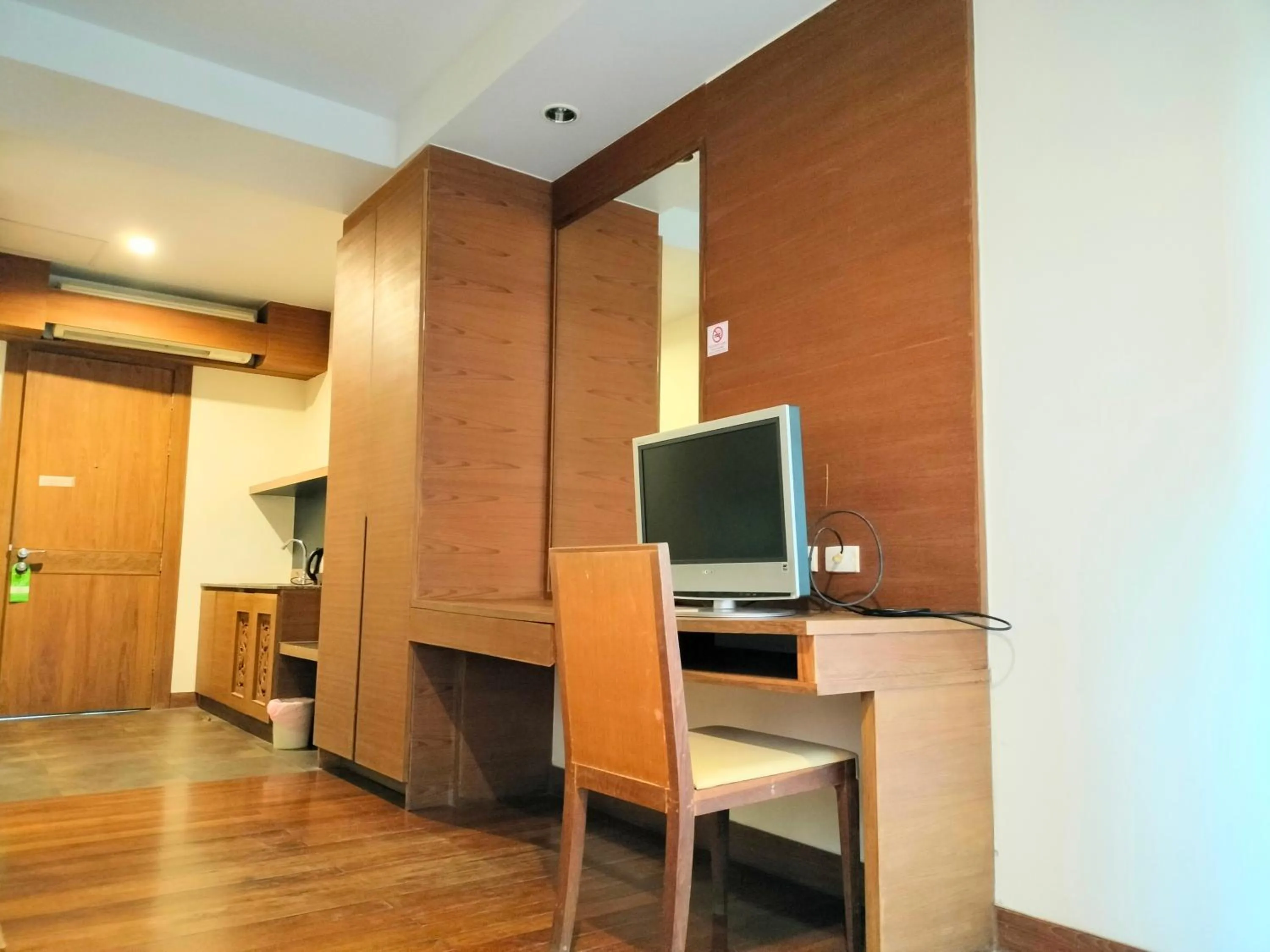 wardrobe in Baan Saikao Plaza Hotel & Service Apartment