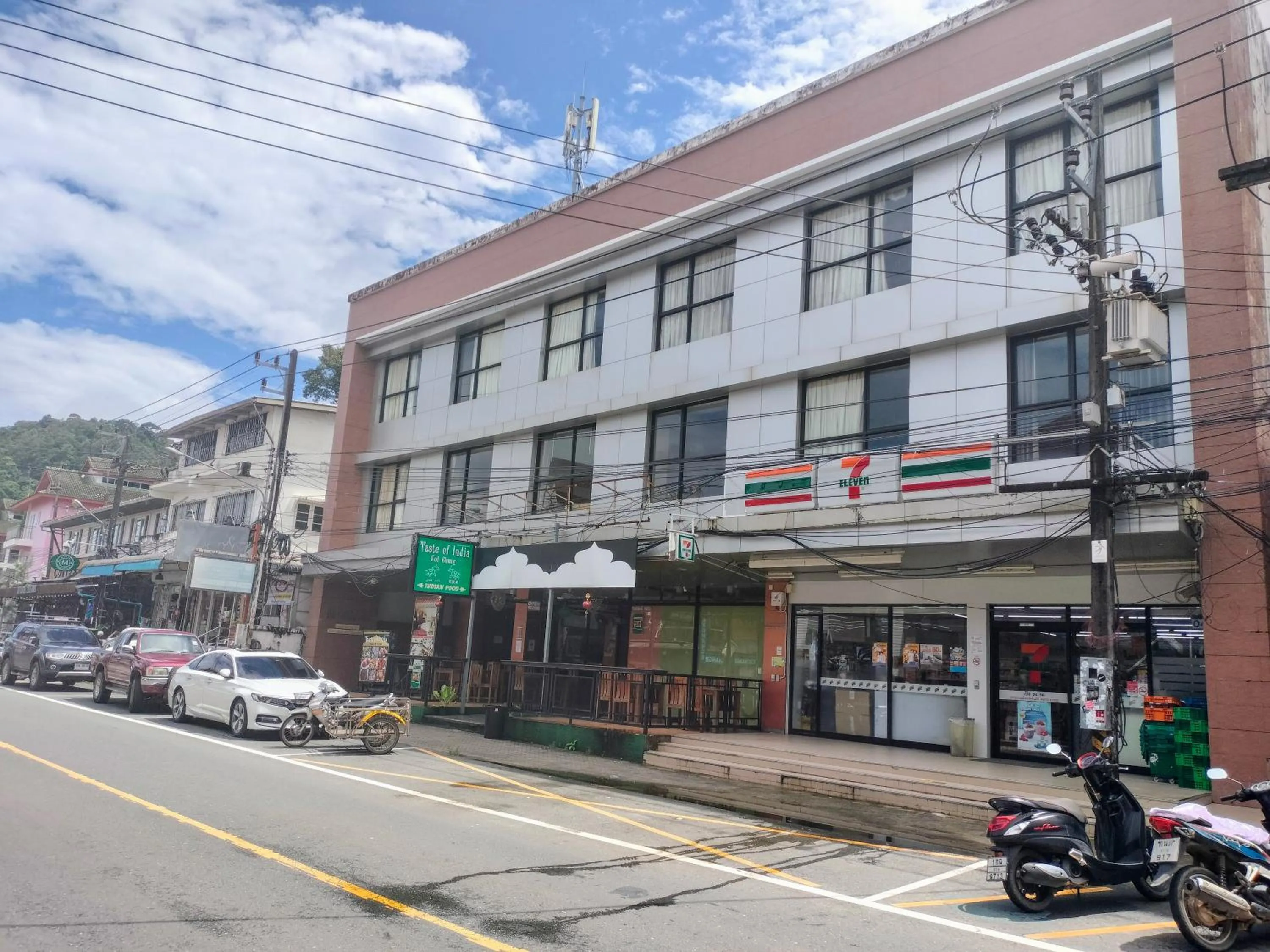 Property building in Baan Saikao Plaza Hotel & Service Apartment