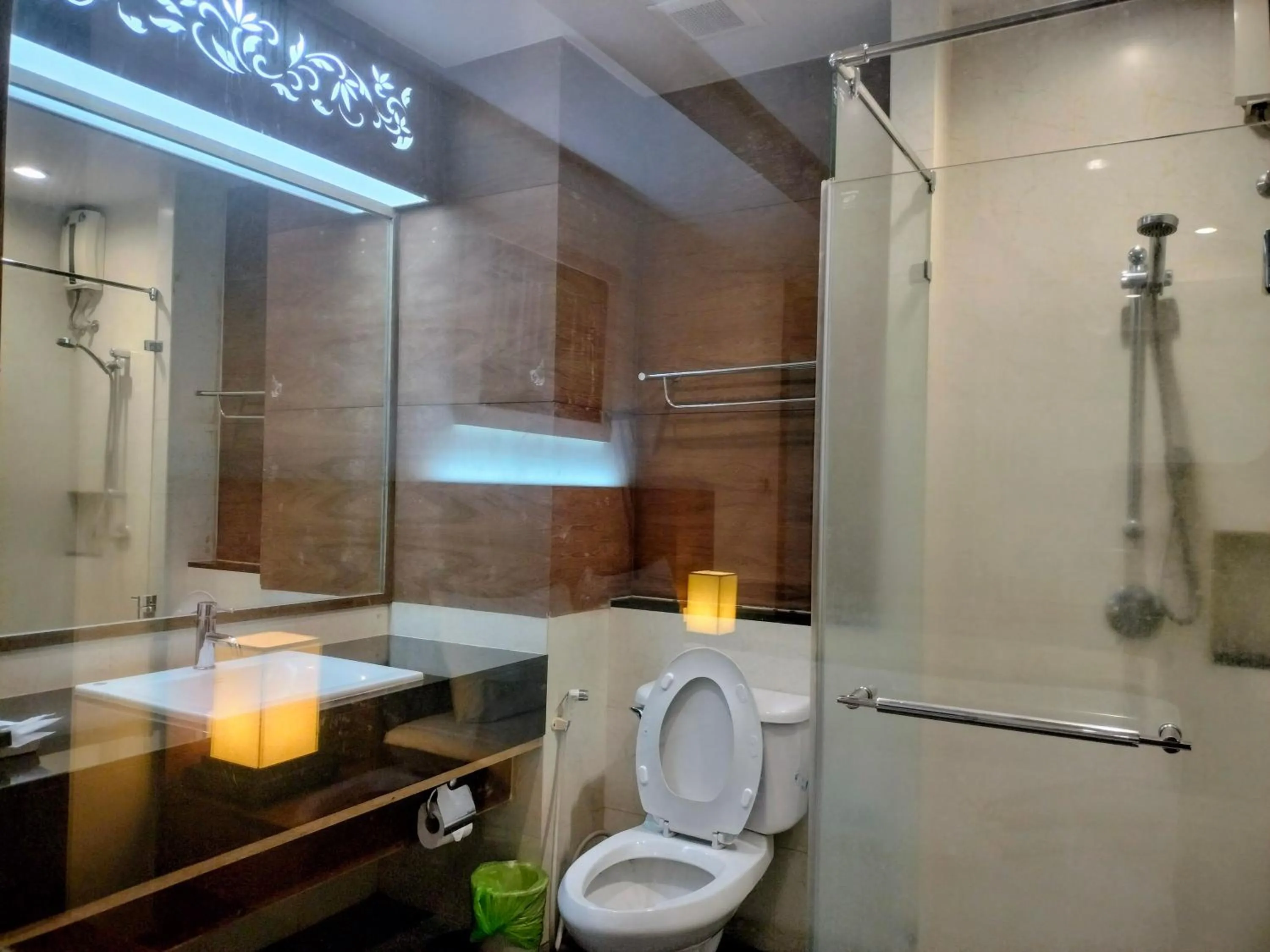 Bathroom in Baan Saikao Plaza Hotel & Service Apartment