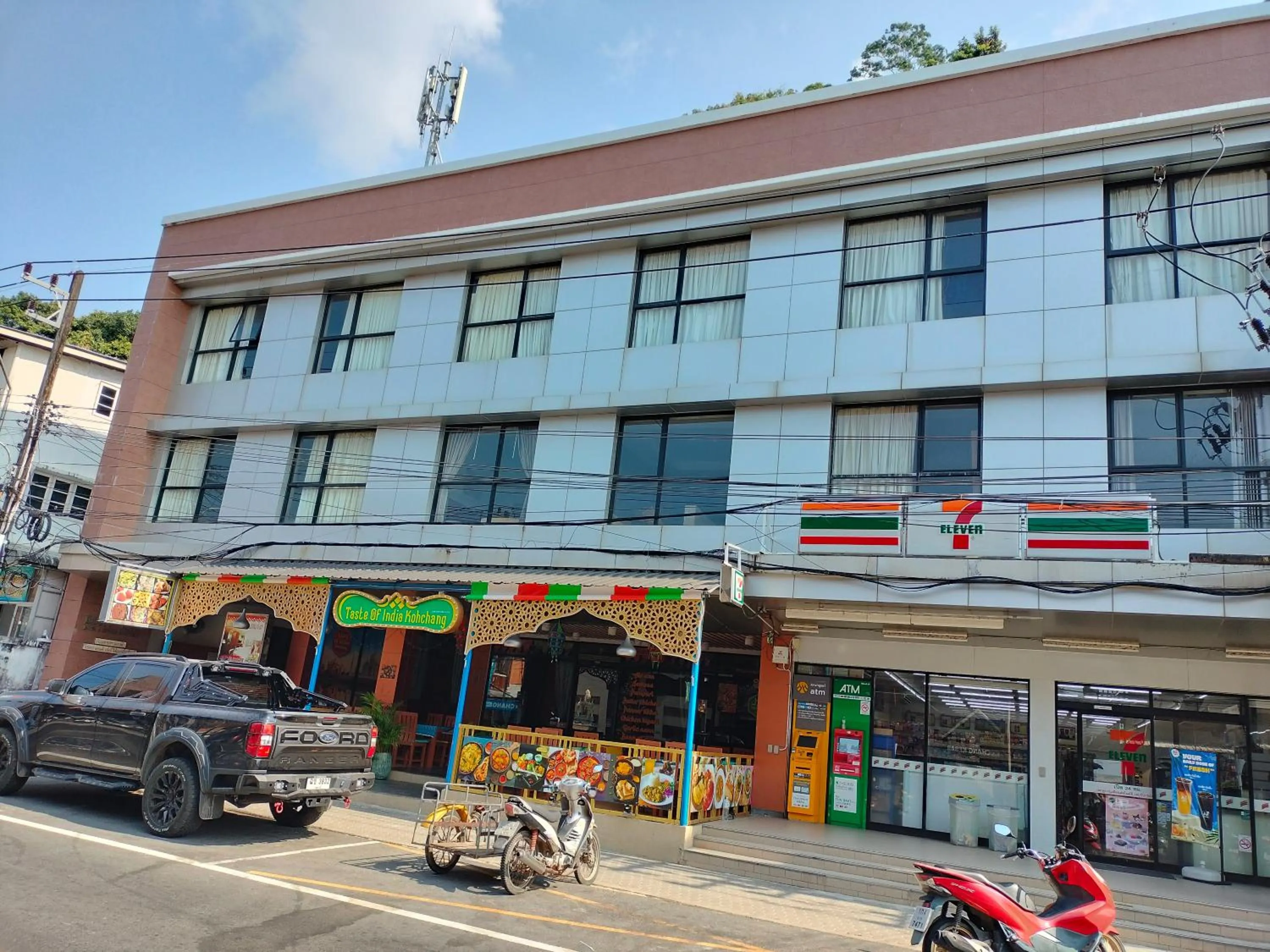 Property building in Baan Saikao Plaza Hotel & Service Apartment