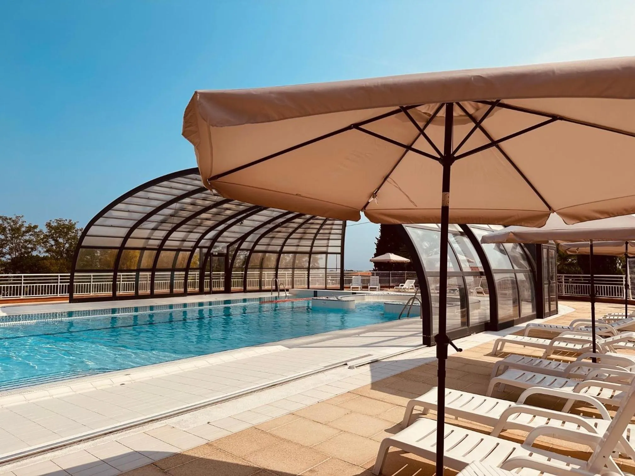 Swimming pool in Résidence Vacances - Azureva Roquebrune-Cap-Martin