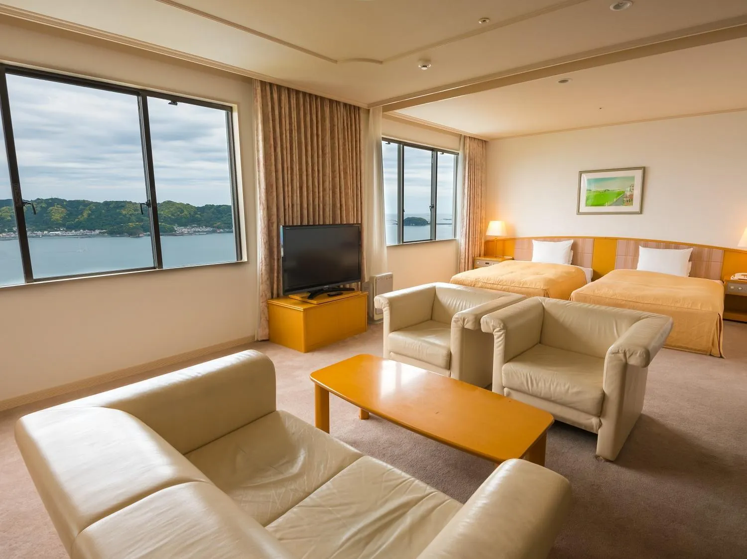 Photo of the whole room, Seating Area in Kushimoto Royal Hotel, Nanki