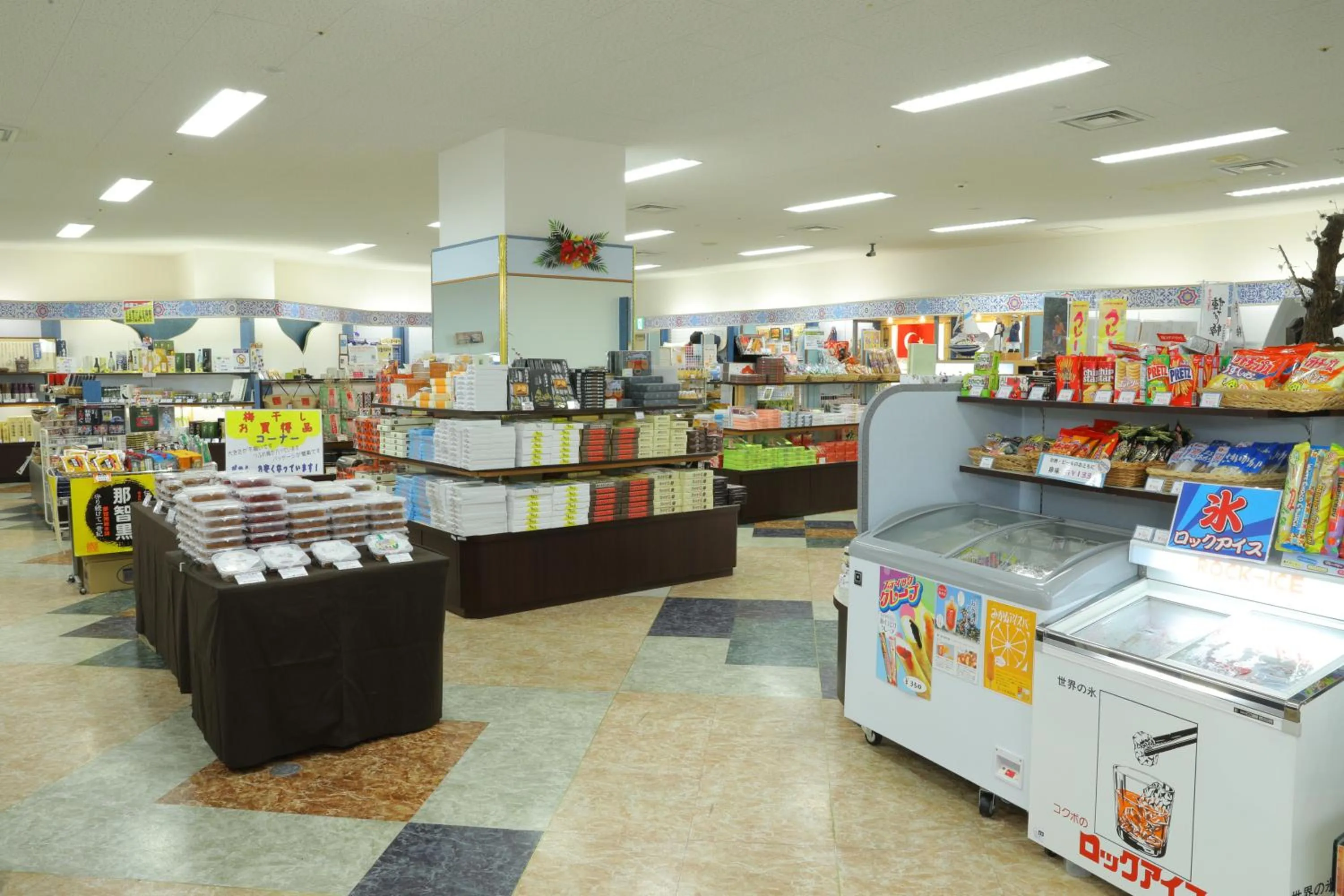 On-site shops in Kushimoto Royal Hotel, Nanki