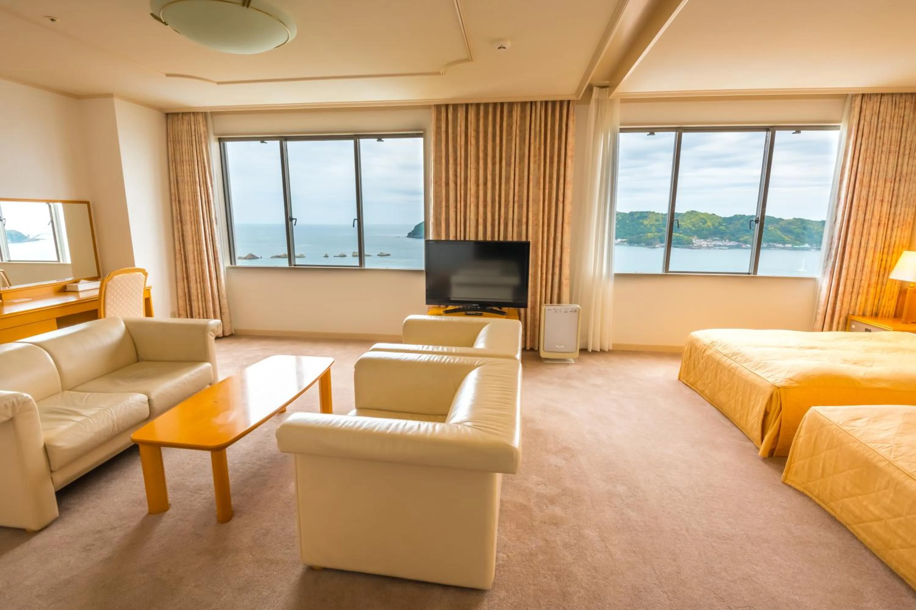 Seating Area in Kushimoto Royal Hotel, Nanki