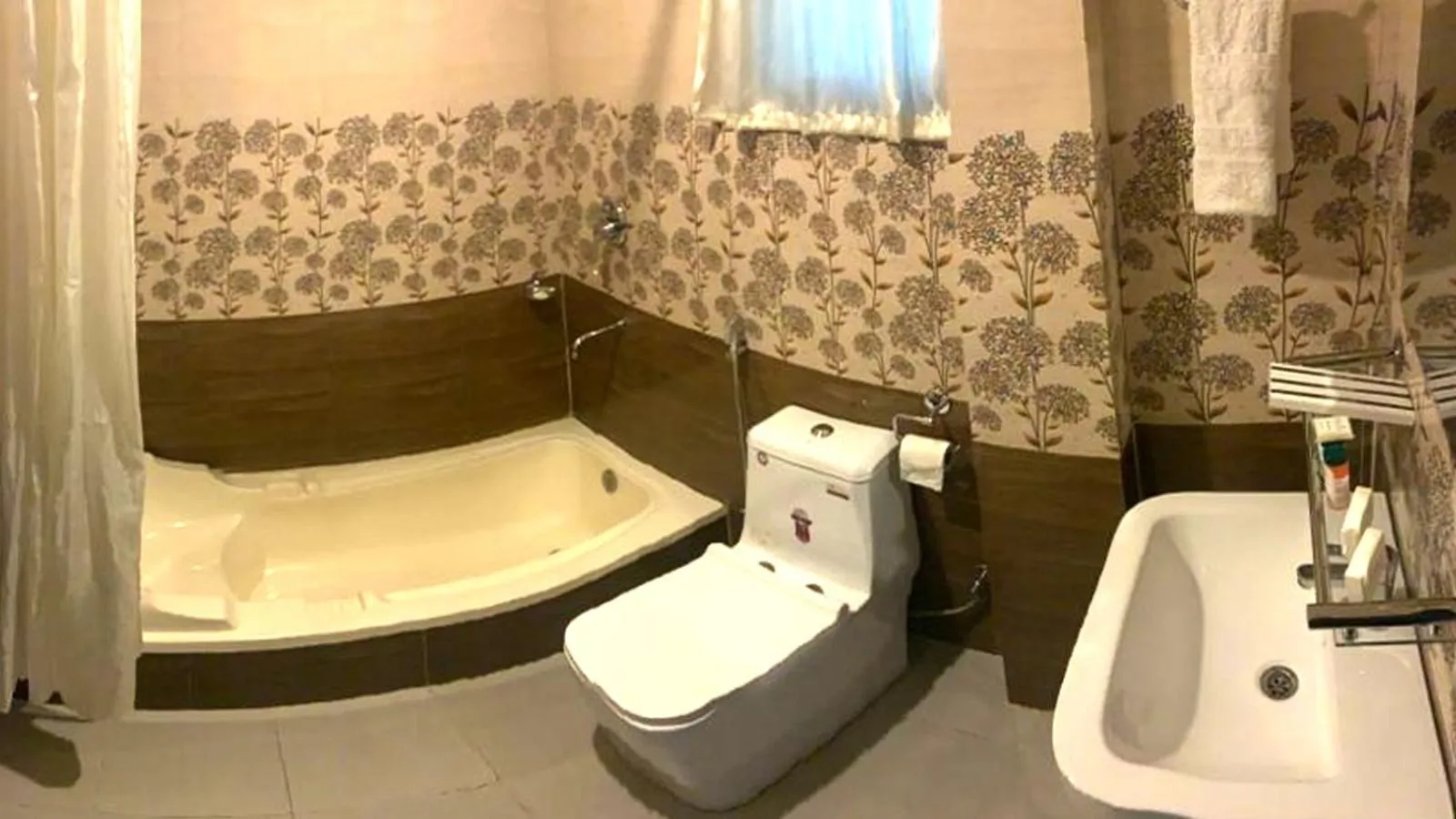 Bath in The Lapsi Tree