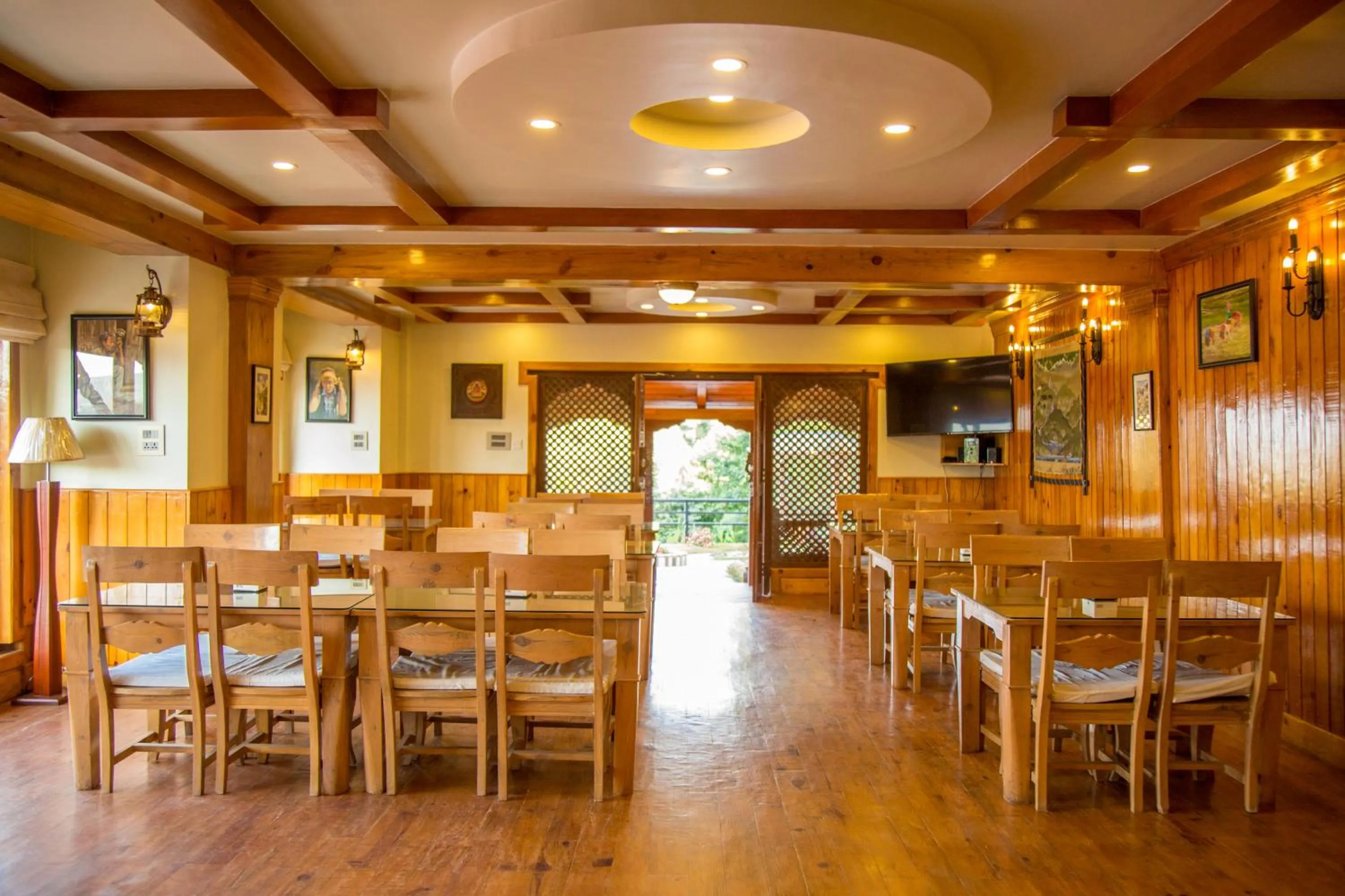 Restaurant/places to eat in The Lapsi Tree