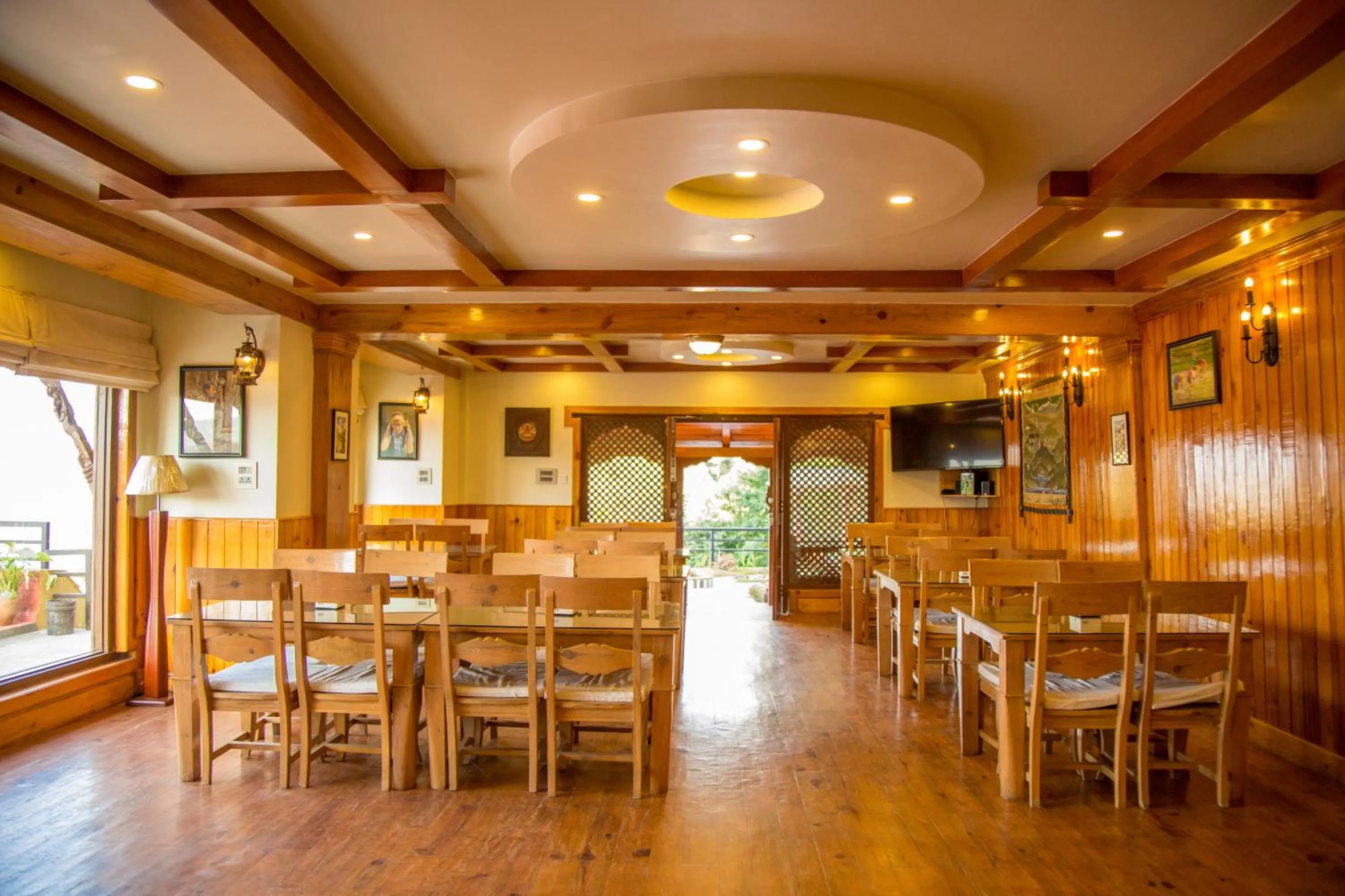 Restaurant/places to eat in The Lapsi Tree