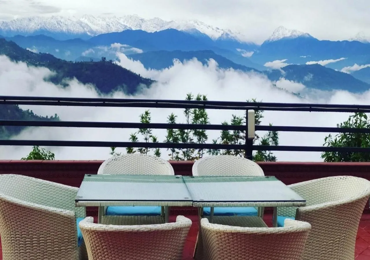 Dinner in The Lapsi Tree